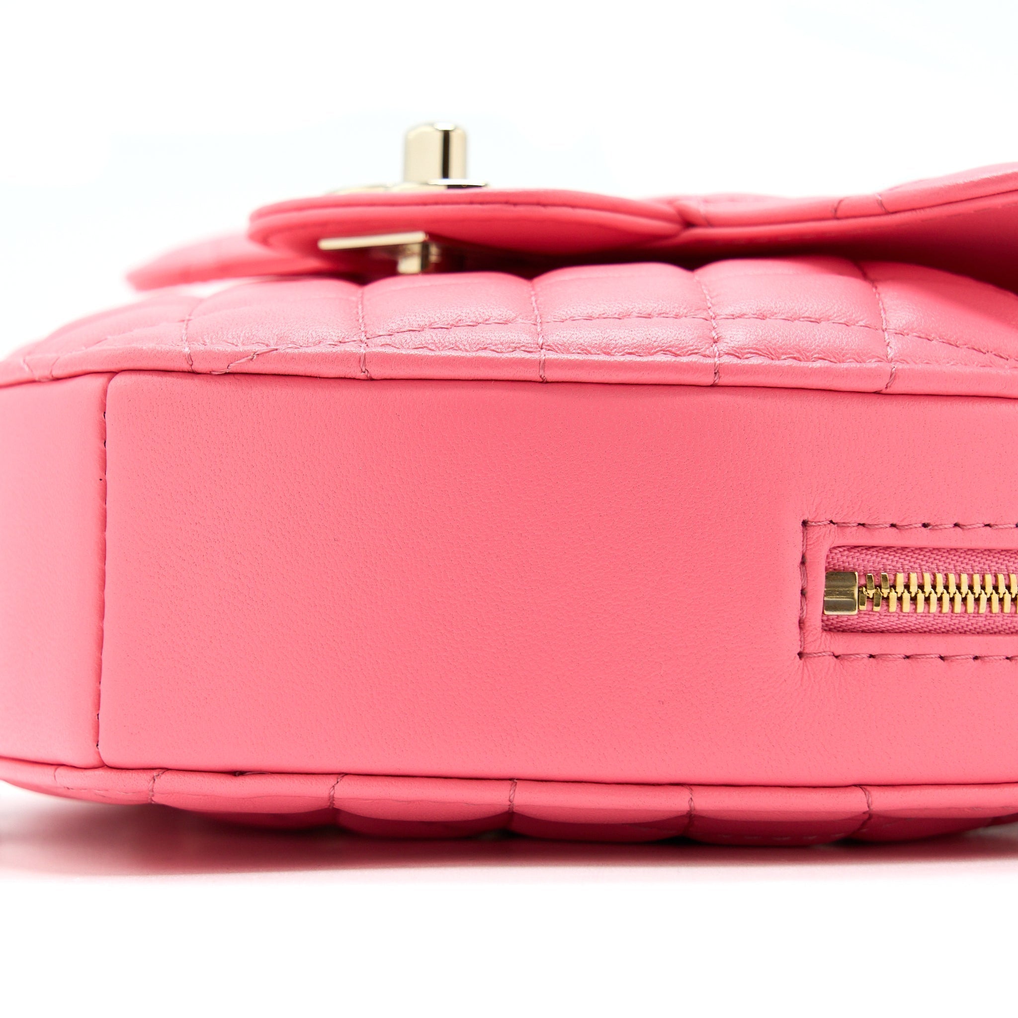 chanel-22s-heart-bag-lambskin-pink-lghw-mmicrochip
