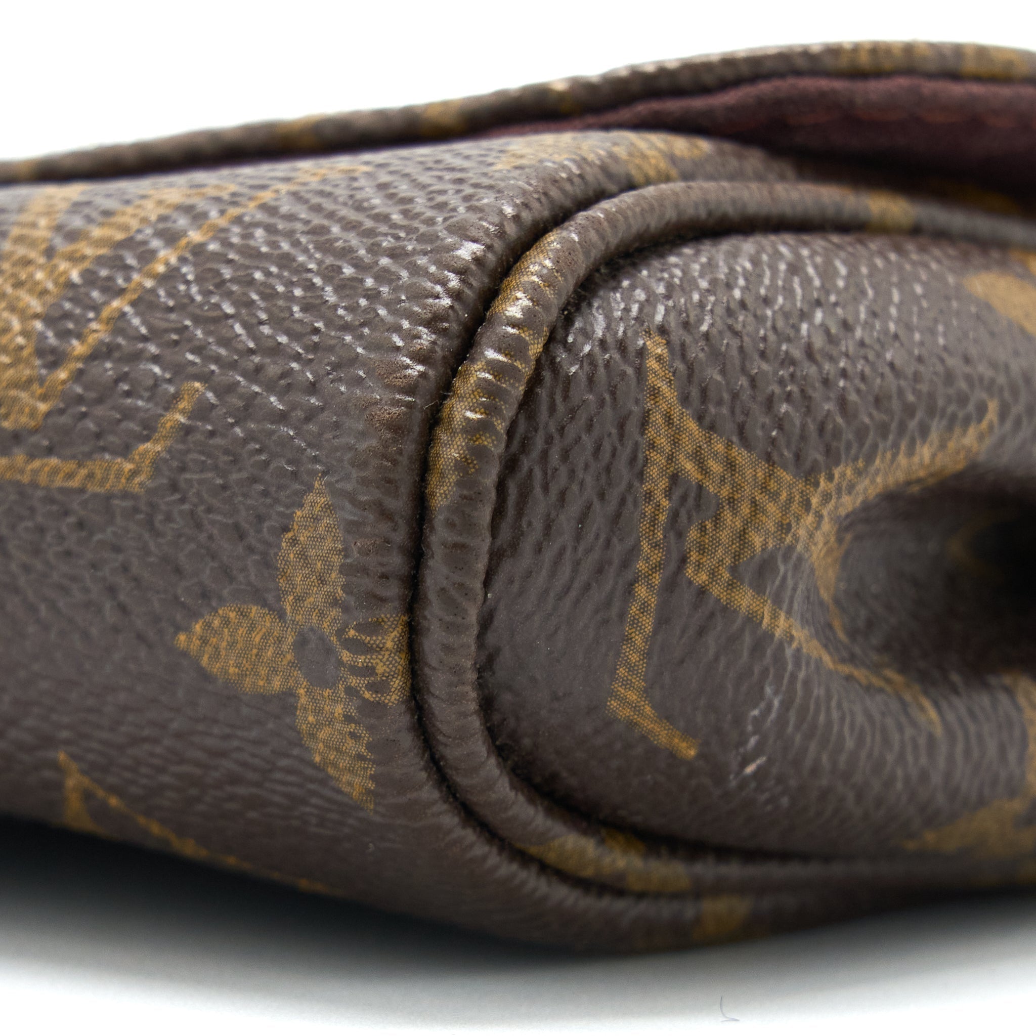 louis-vuitton-favourite-pm-monogram-canvas-ghw