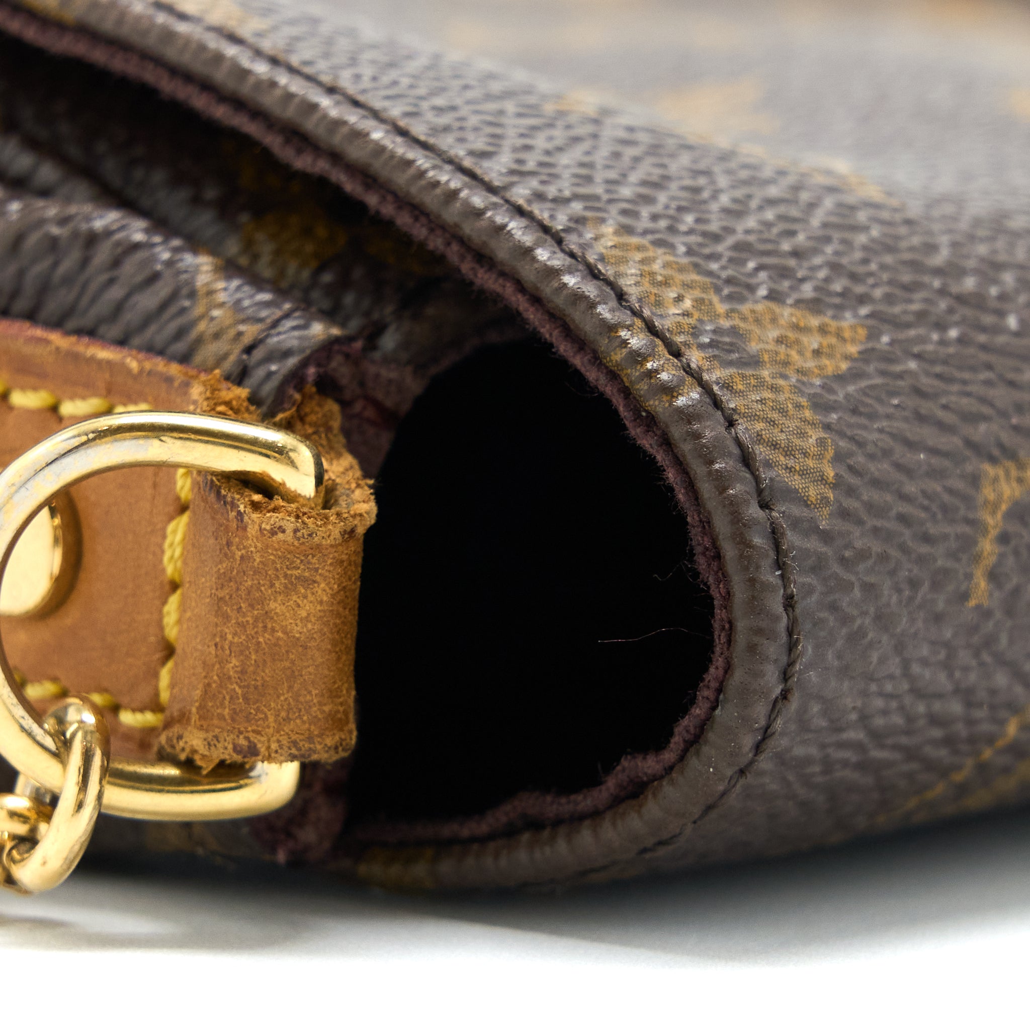 louis-vuitton-favourite-pm-monogram-canvas-ghw