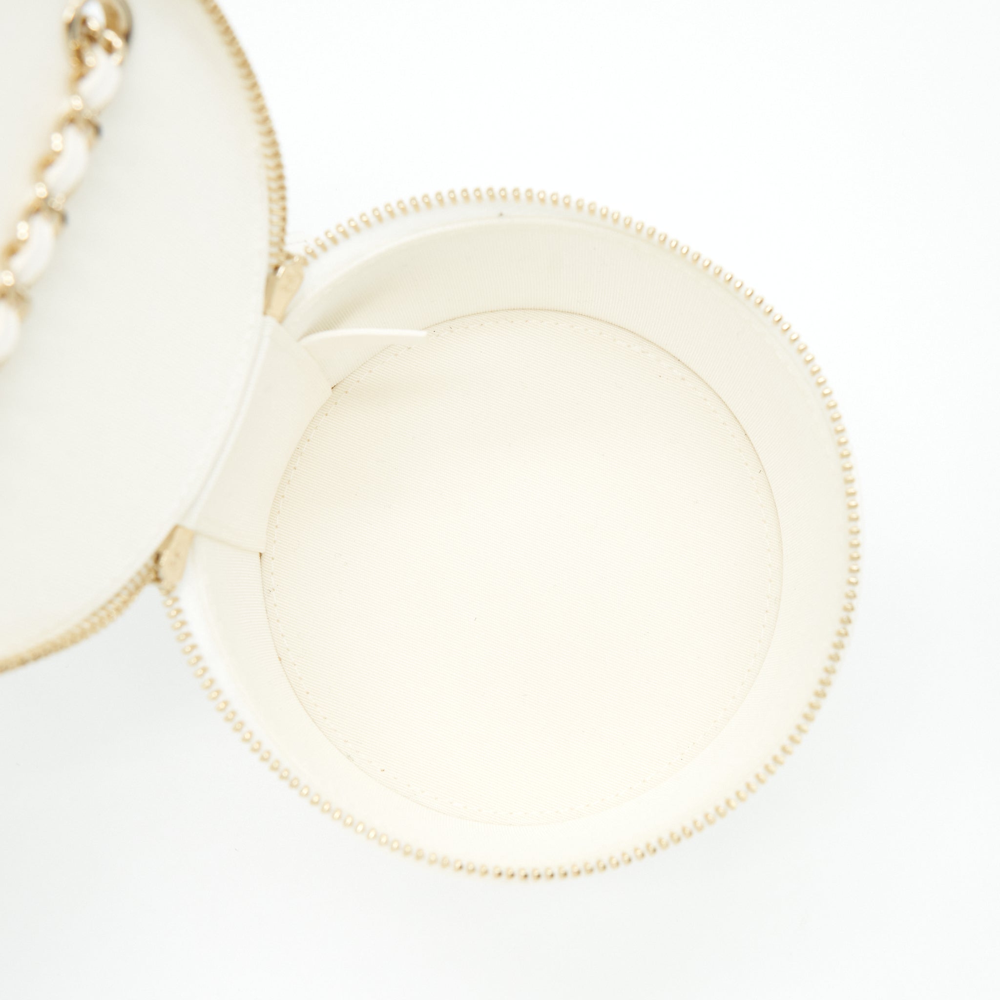 chanel-round-vanity-with-chain-white-black-with-lghw