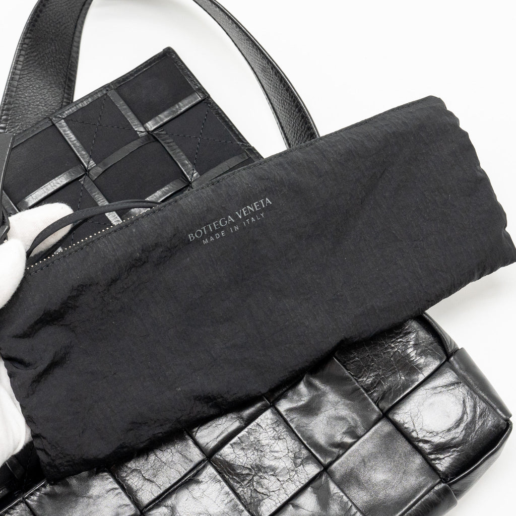 bottega-veneta-cassette-bag-aged-calfskin-black-shw-1