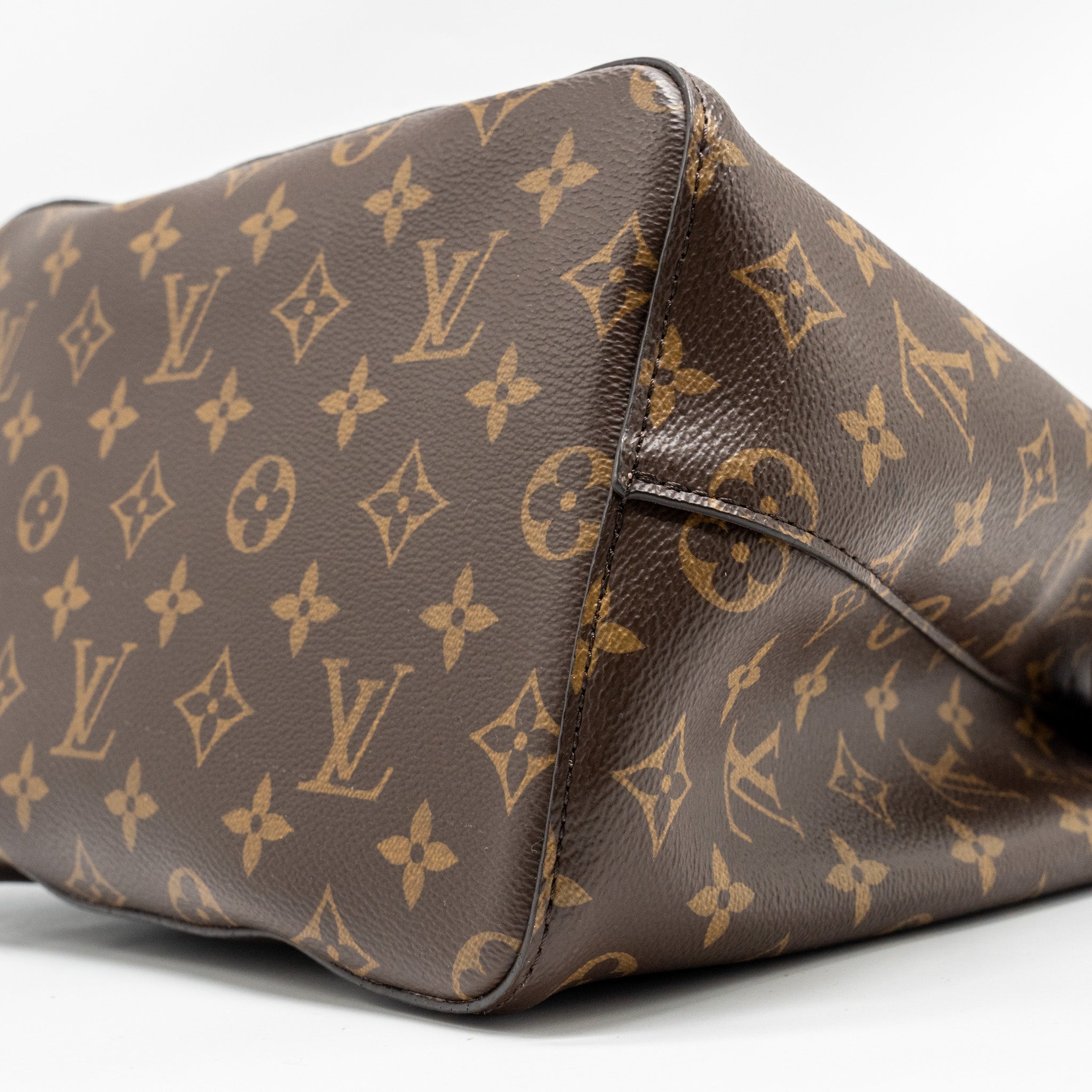 louis-vuitton-neo-noe-monogram-canvas-pink-ghw-1