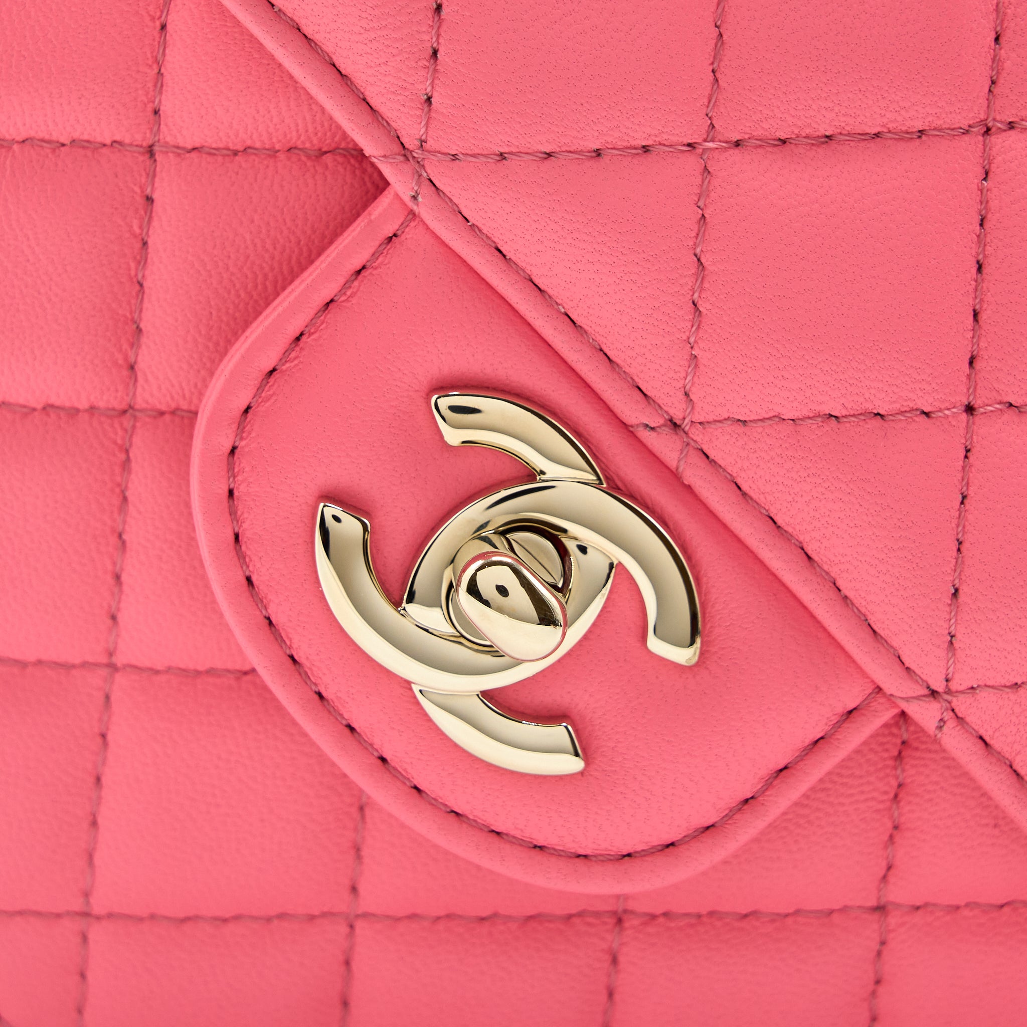 chanel-22s-heart-bag-lambskin-pink-lghw-mmicrochip