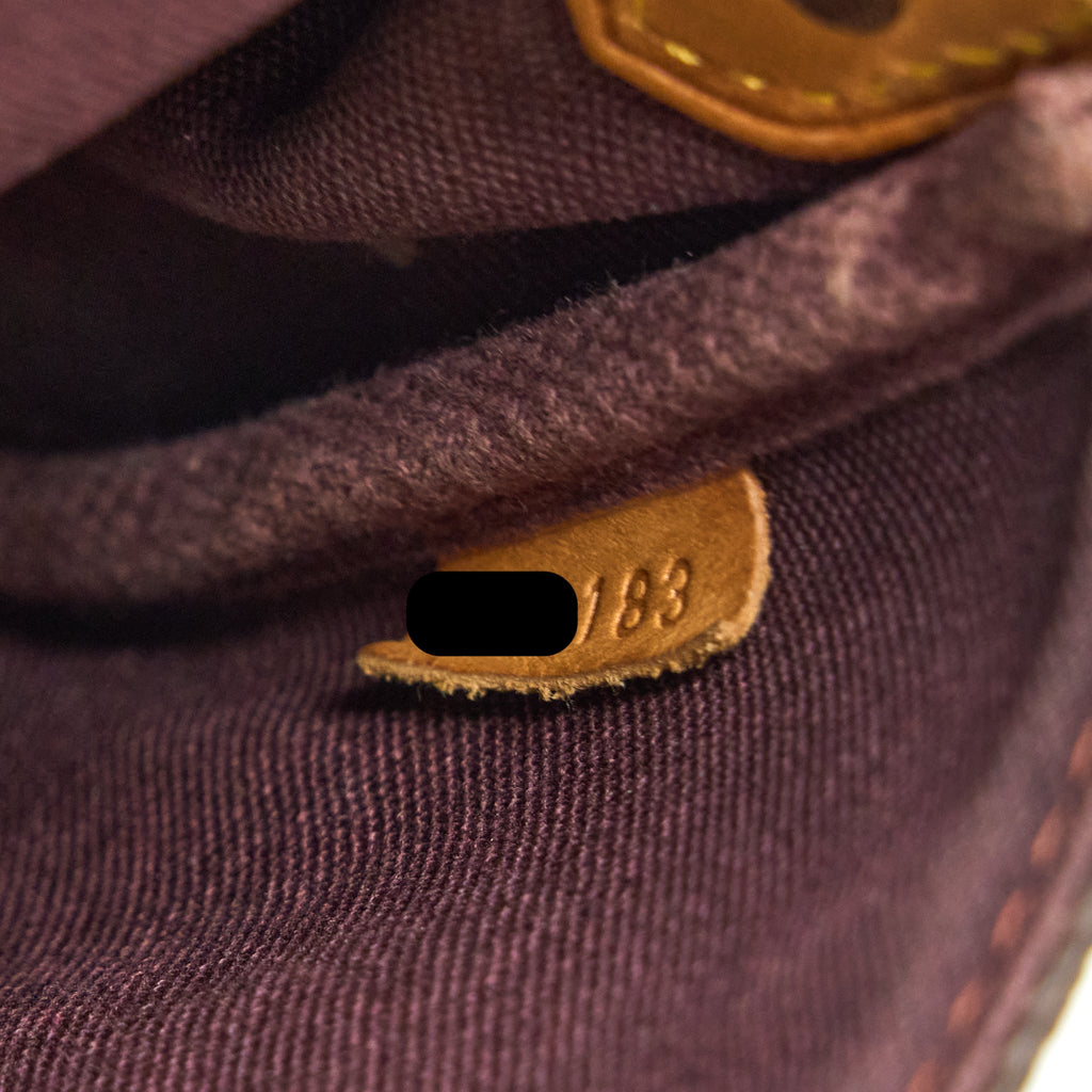 louis-vuitton-favourite-pm-monogram-canvas-ghw