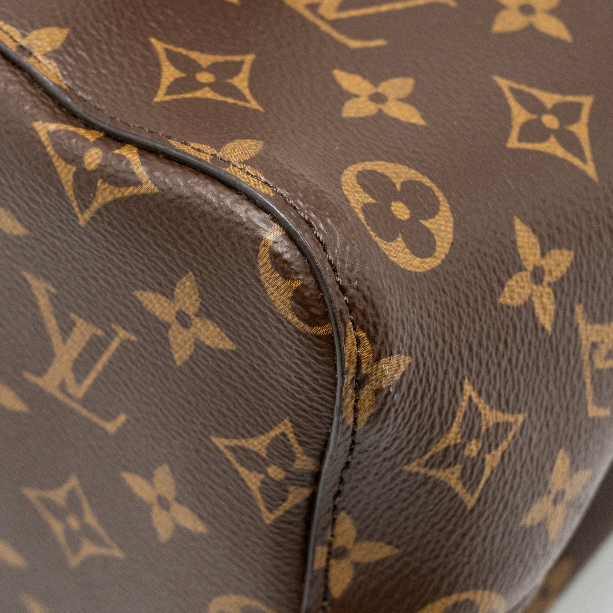 louis-vuitton-neo-noe-monogram-canvas-pink-ghw-1