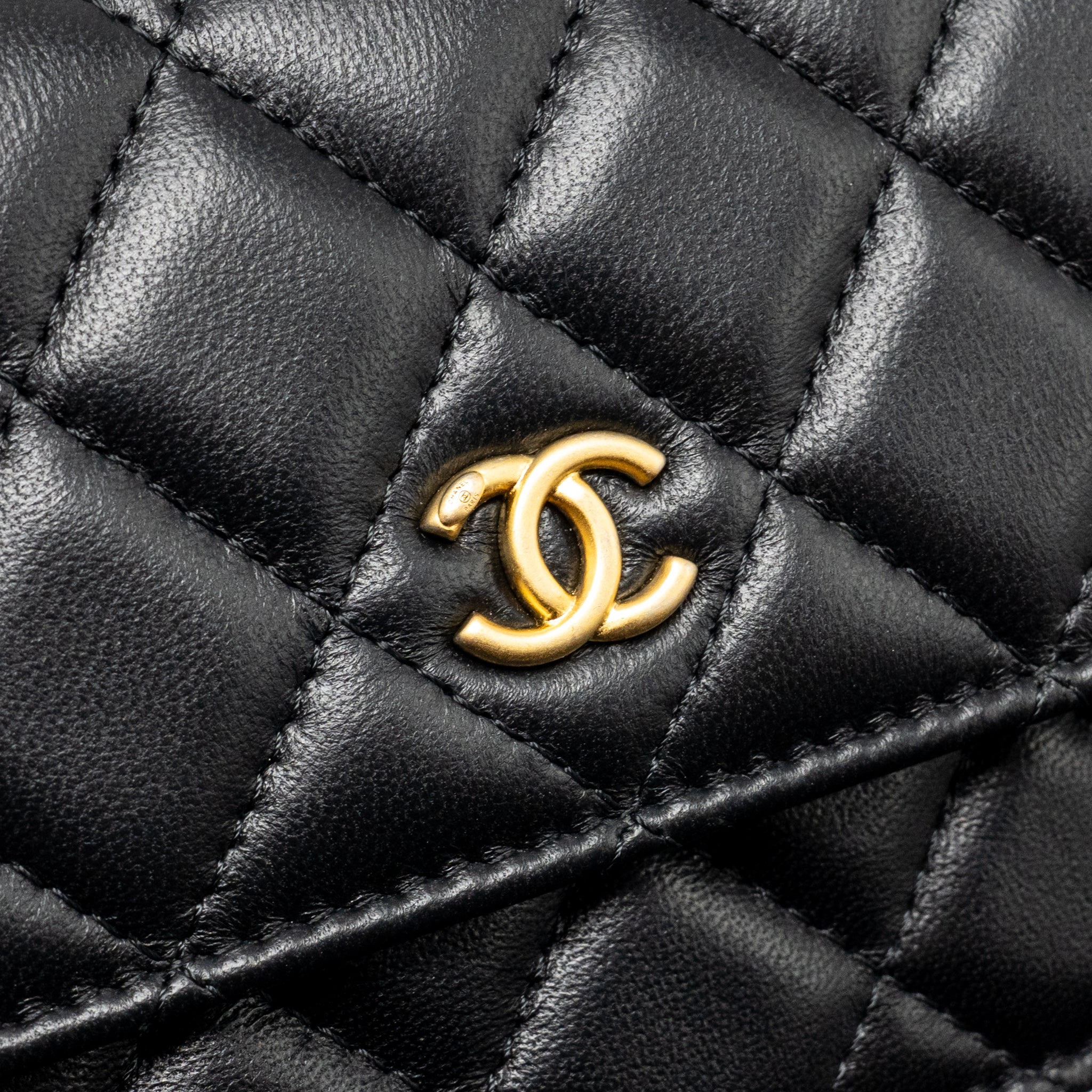 chanel-pearl-crush-mini-wallet-on-chain-lambskin-black-ghwmicrochip