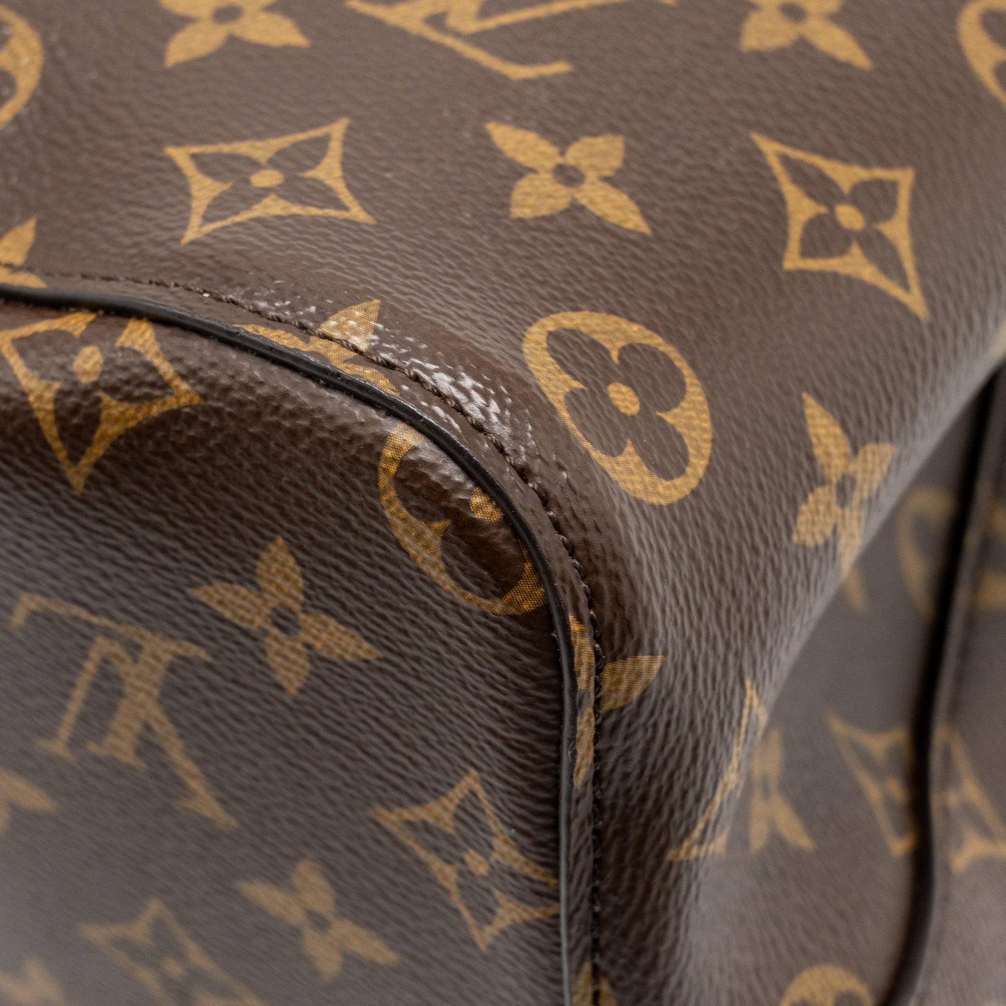 louis-vuitton-neo-noe-monogram-canvas-pink-ghw-1