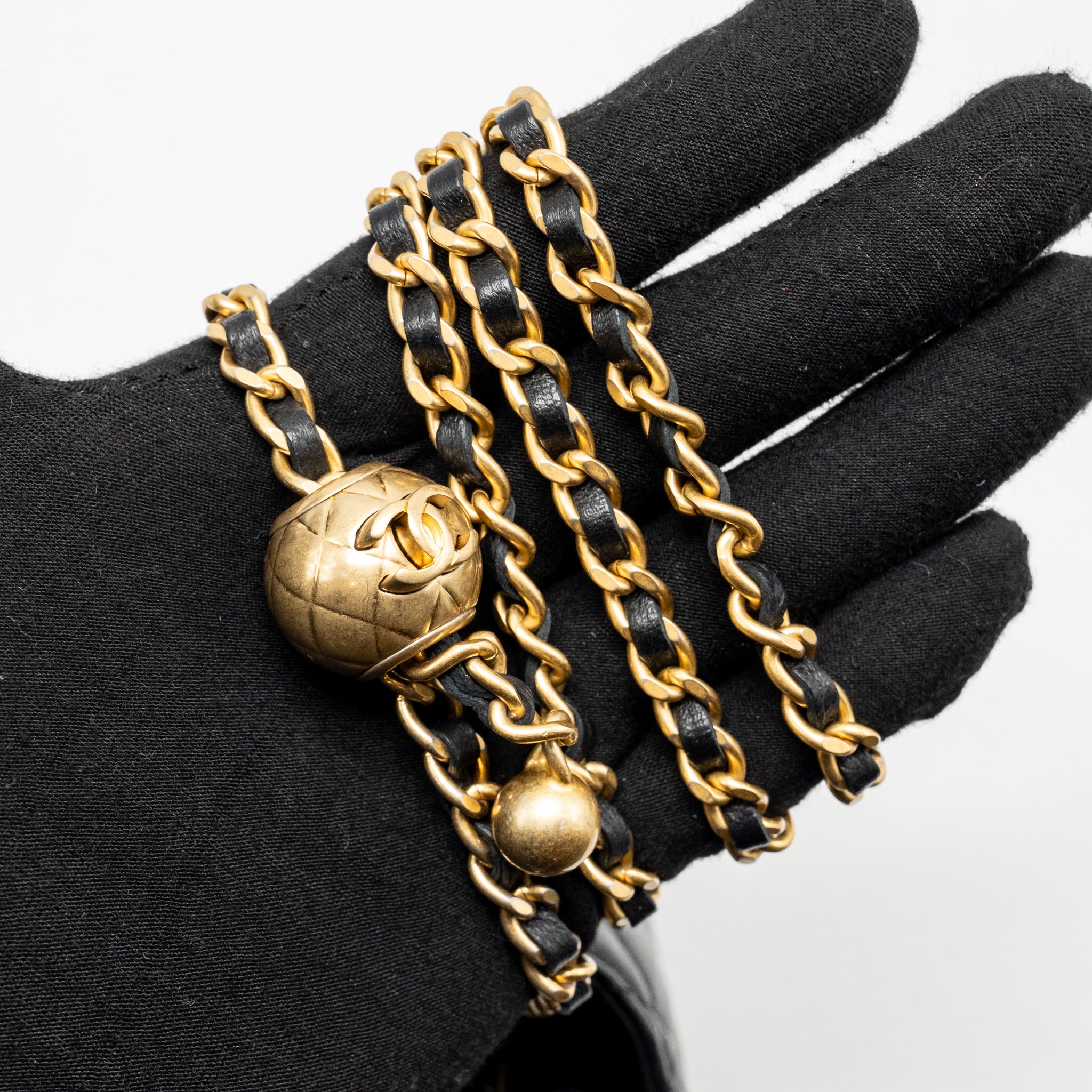chanel-pearl-crush-mini-wallet-on-chain-lambskin-black-ghwmicrochip