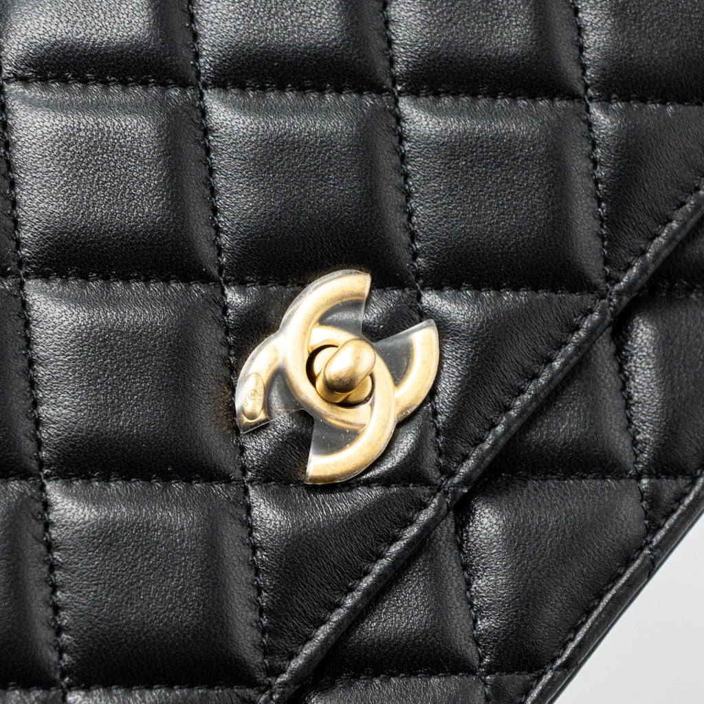 chanel-pearl-crush-wallet-on-chain-lambskin-black-ghw-microchip-11