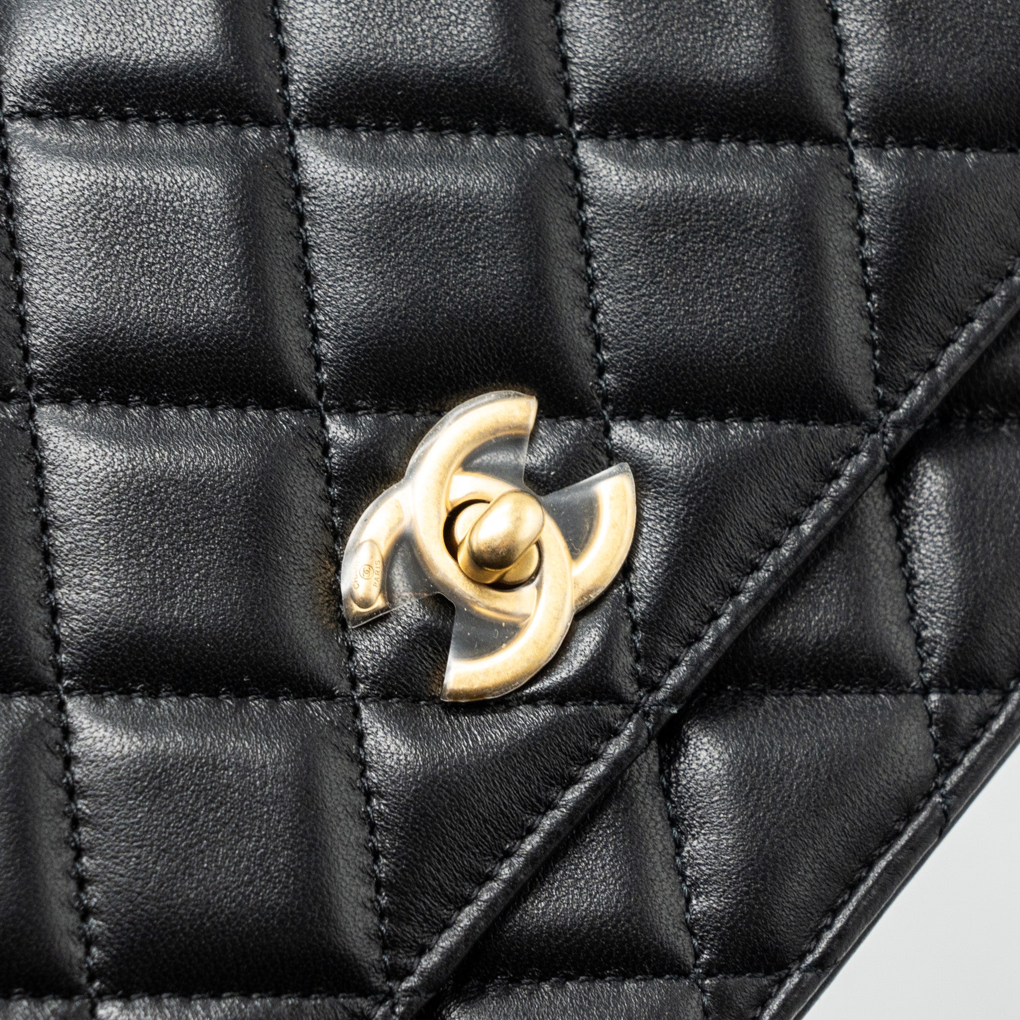 chanel-pearl-crush-wallet-on-chain-lambskin-black-ghw-microchip-11