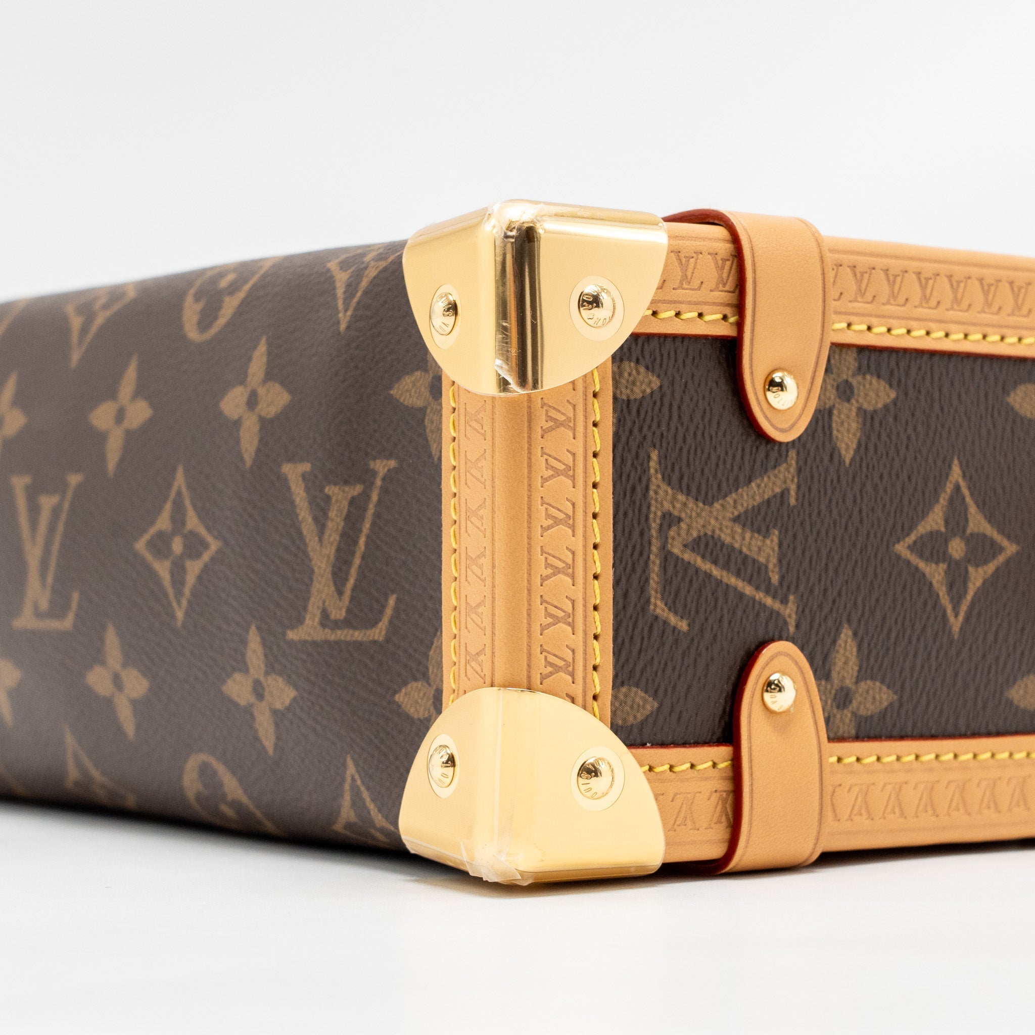 lv-side-trunk-m46358