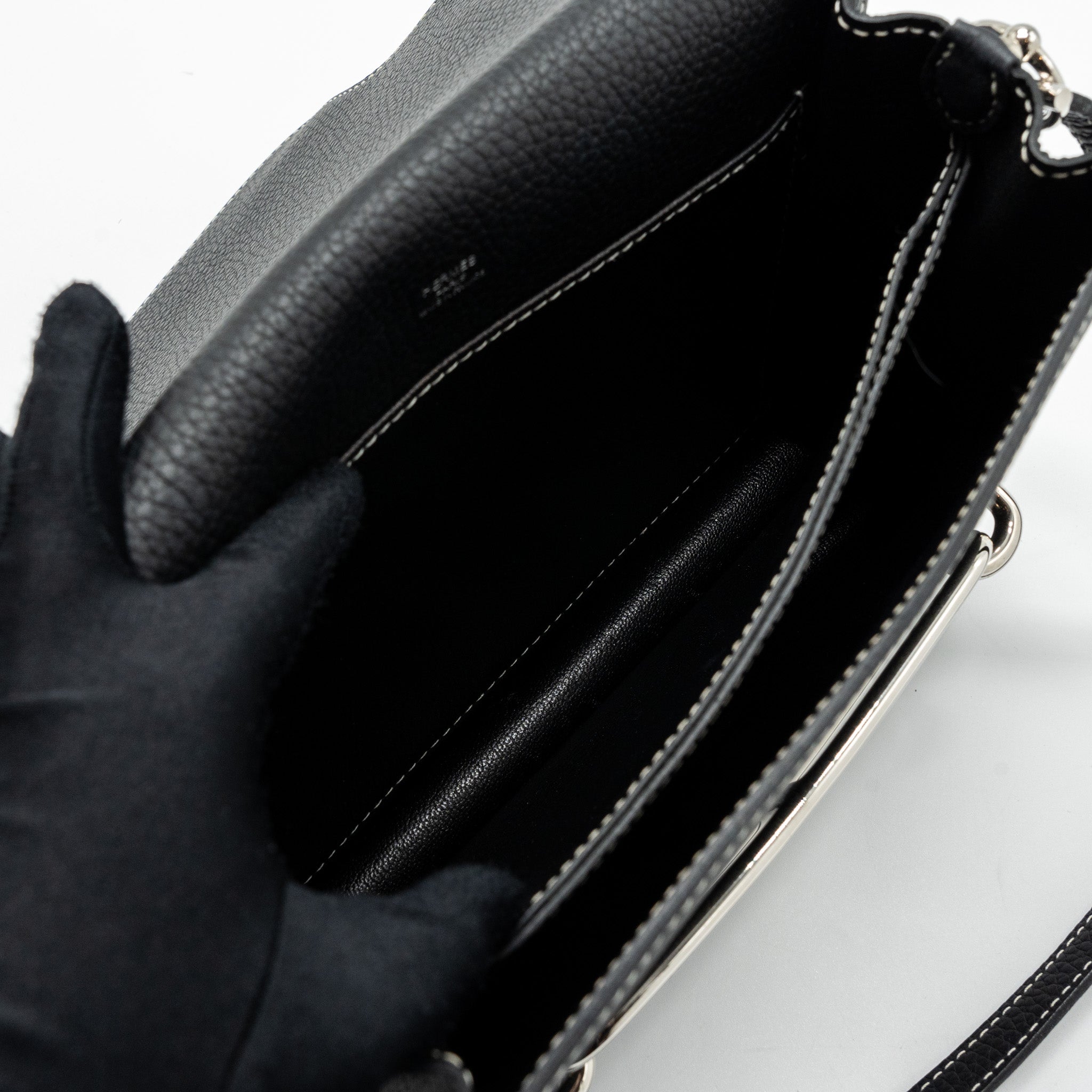 hermes-roulis-23-clemence-black-shw-stamp-square-r
