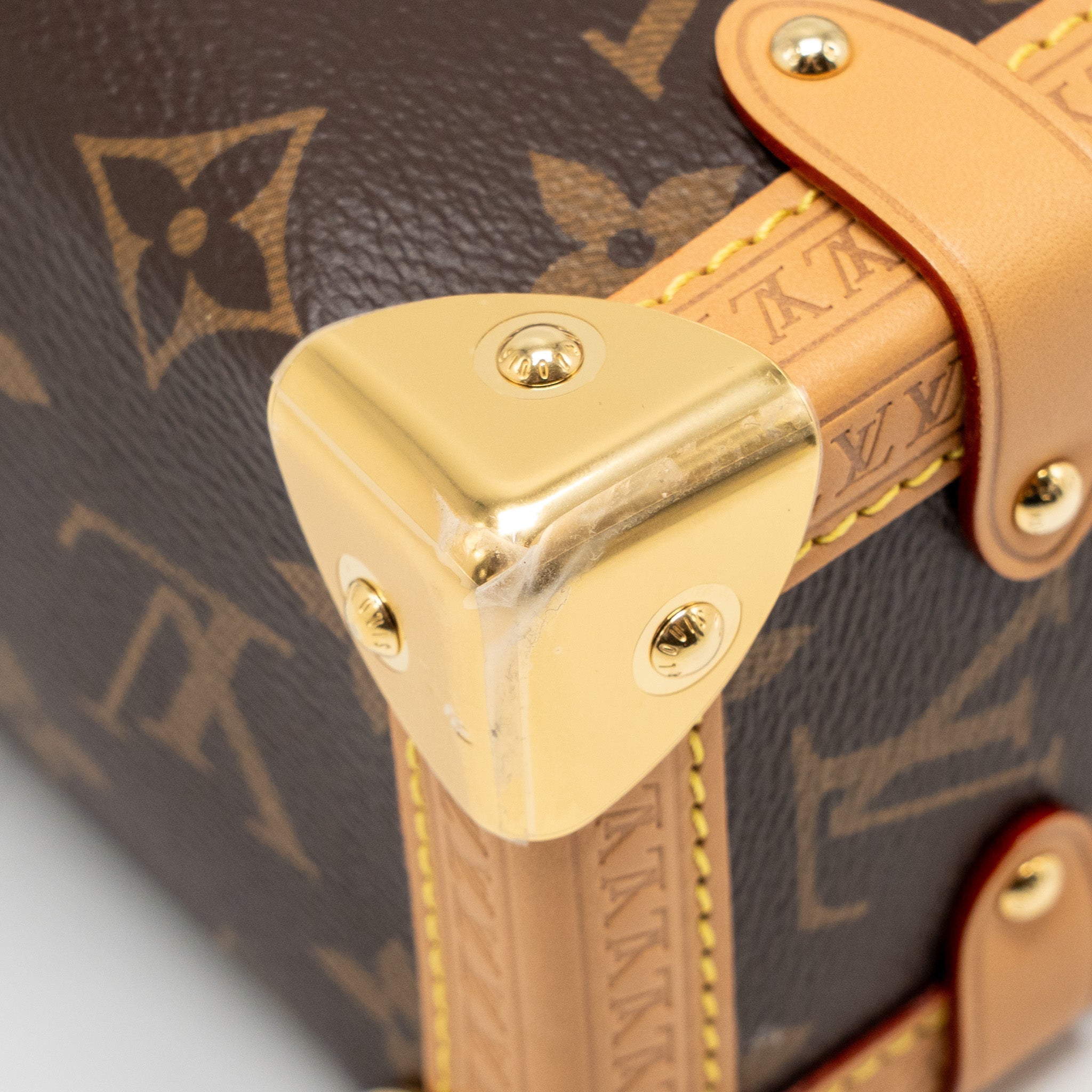 lv-side-trunk-m46358