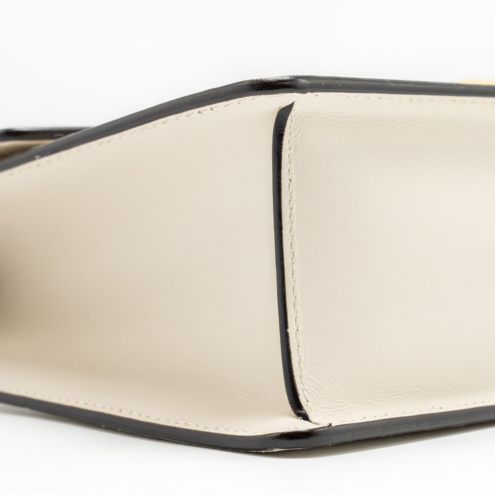 gucci-medium-sylvie-calfskin-white-ghw