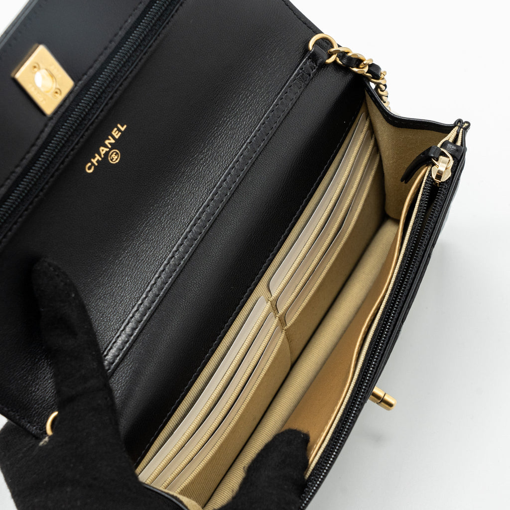 chanel-pearl-crush-wallet-on-chain-lambskin-black-ghw-microchip-11