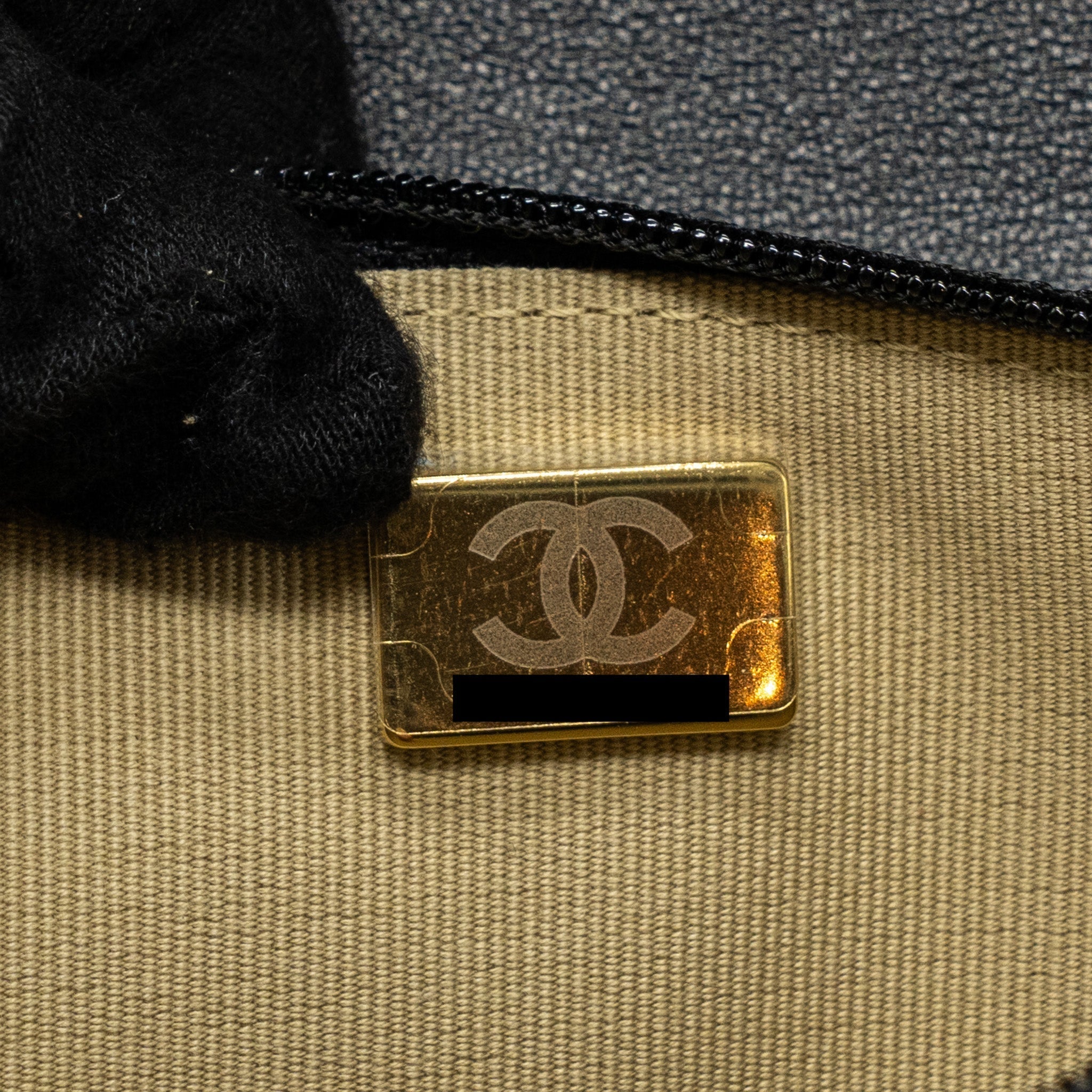 chanel-pearl-crush-wallet-on-chain-lambskin-black-ghw-microchip-11