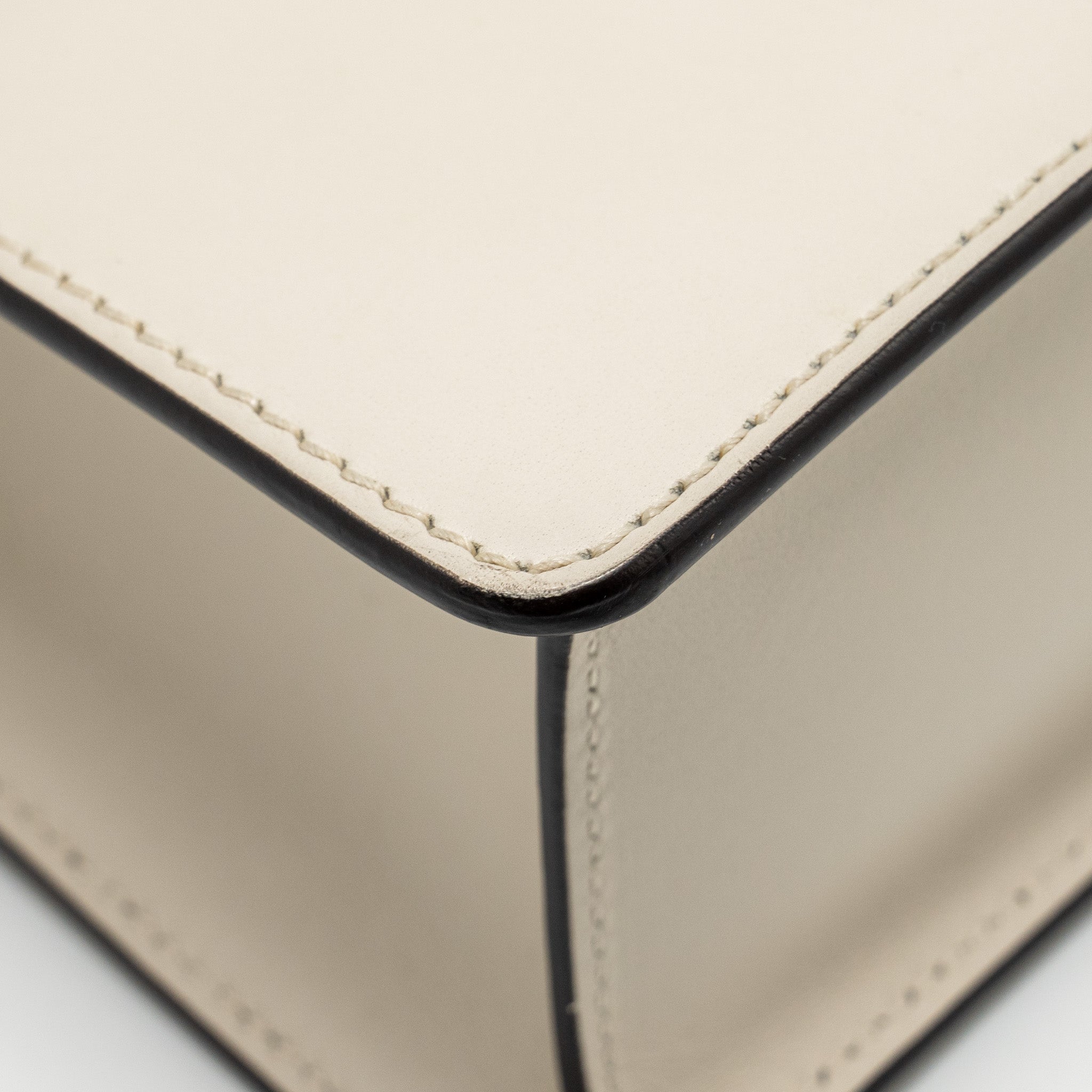 gucci-medium-sylvie-calfskin-white-ghw