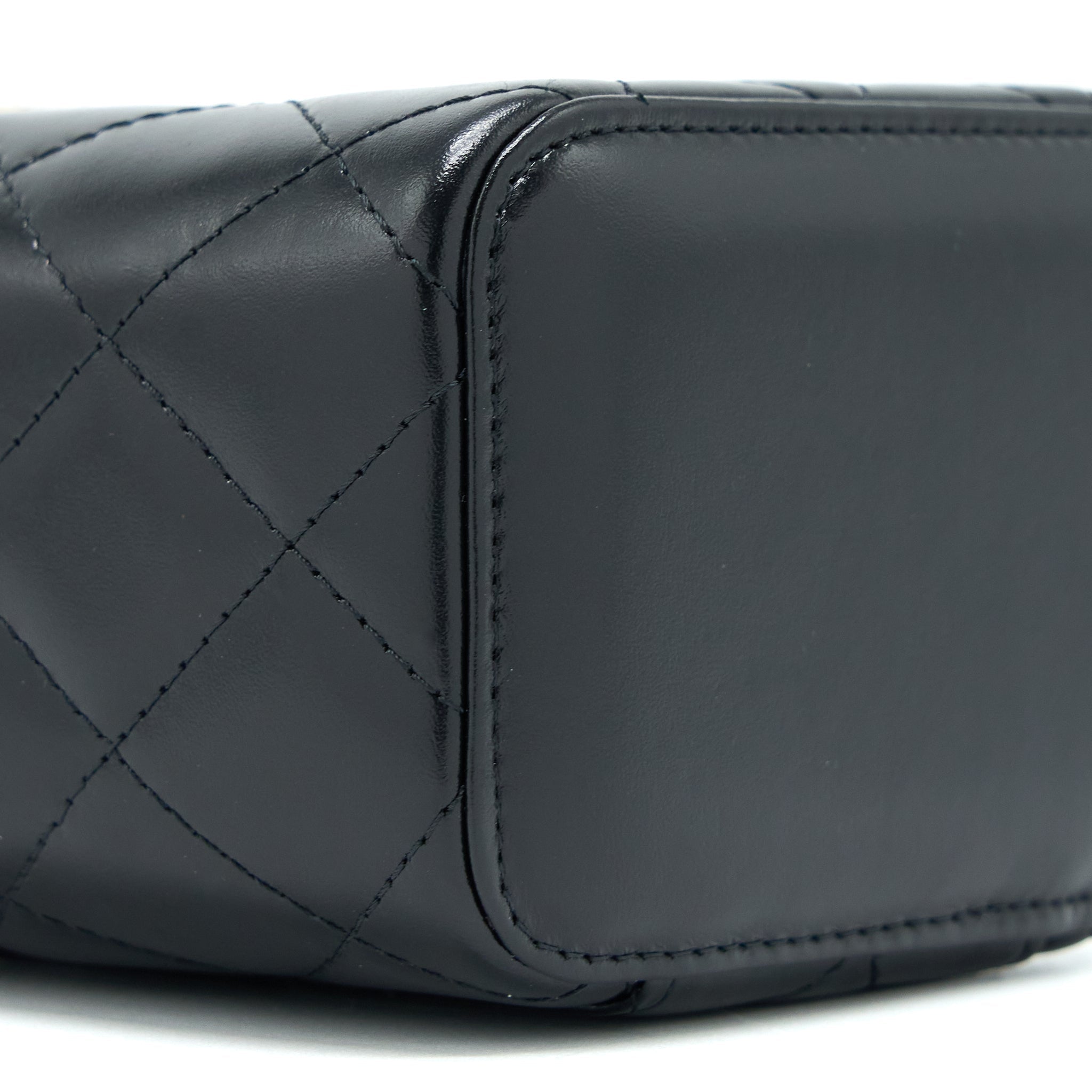 chanel-21a-gold-crush-mini-vanity-case-calfskin-black-brushed-ghw-1