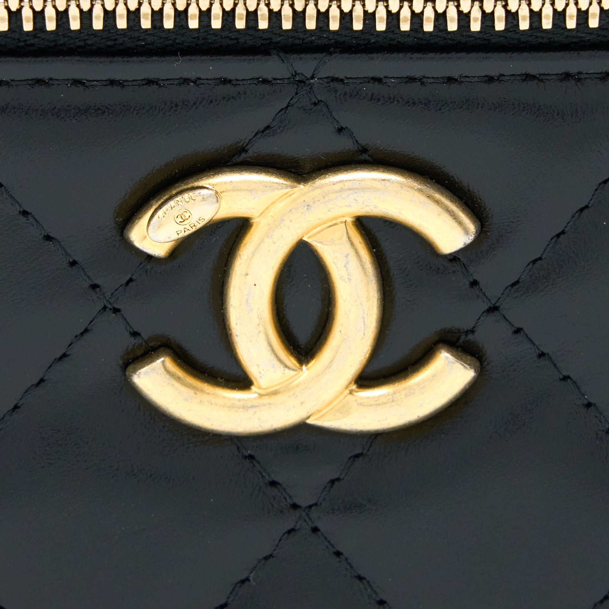 chanel-21a-gold-crush-mini-vanity-case-calfskin-black-brushed-ghw-1