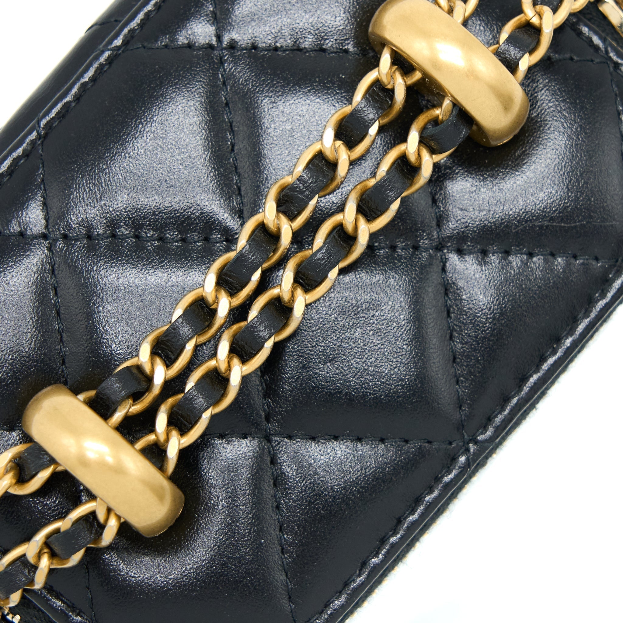 chanel-21a-gold-crush-mini-vanity-case-calfskin-black-brushed-ghw-1