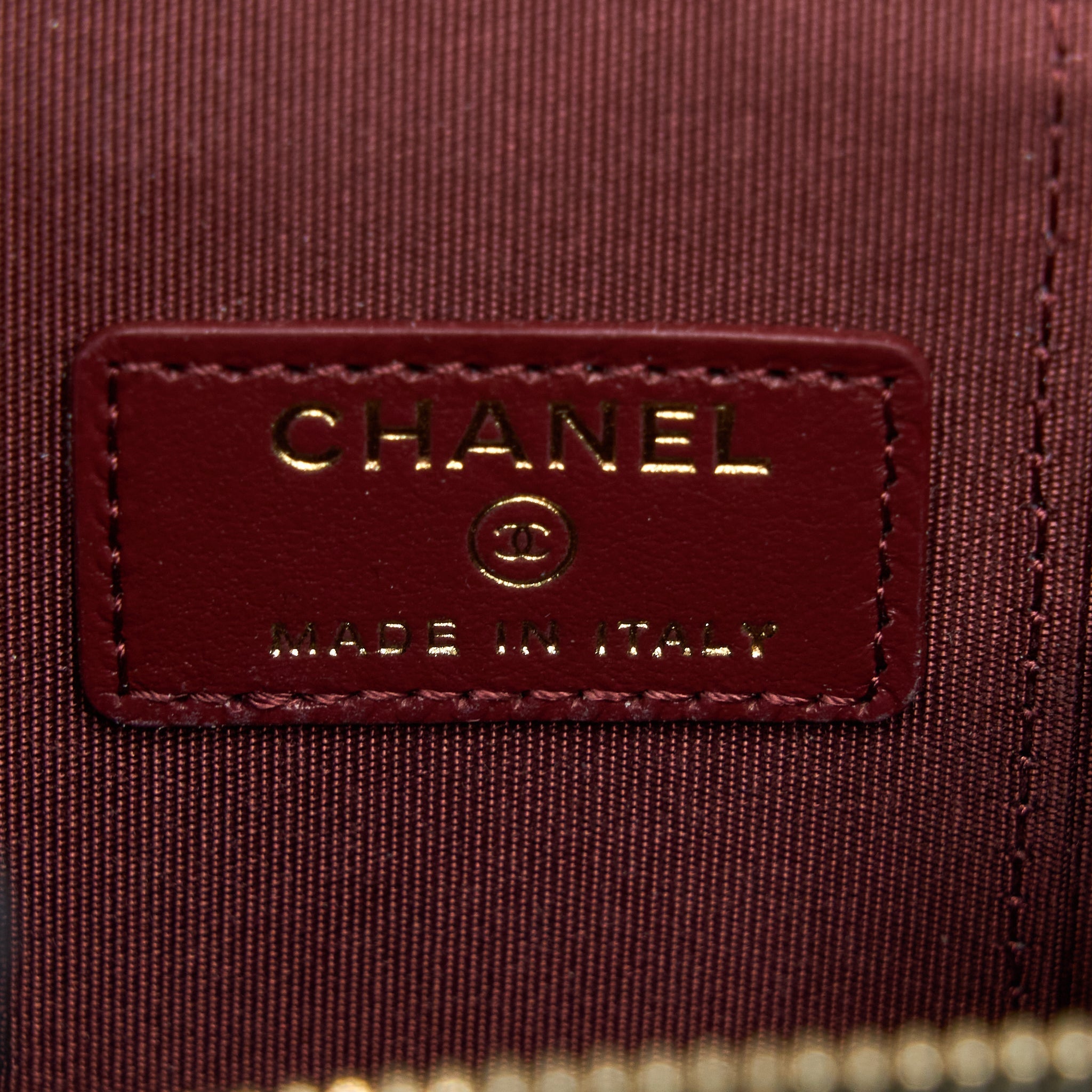 chanel-21a-gold-crush-mini-vanity-case-calfskin-black-brushed-ghw-1