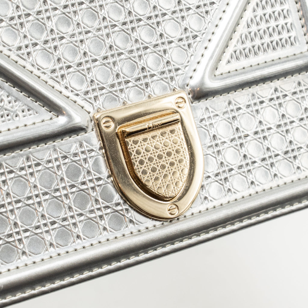 dior-diorama-wallet-on-chain-metallic-patent-silver-lghw