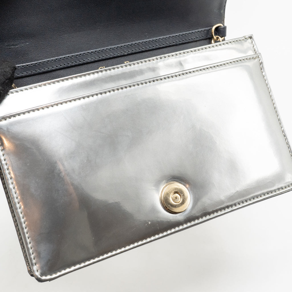 dior-diorama-wallet-on-chain-metallic-patent-silver-lghw
