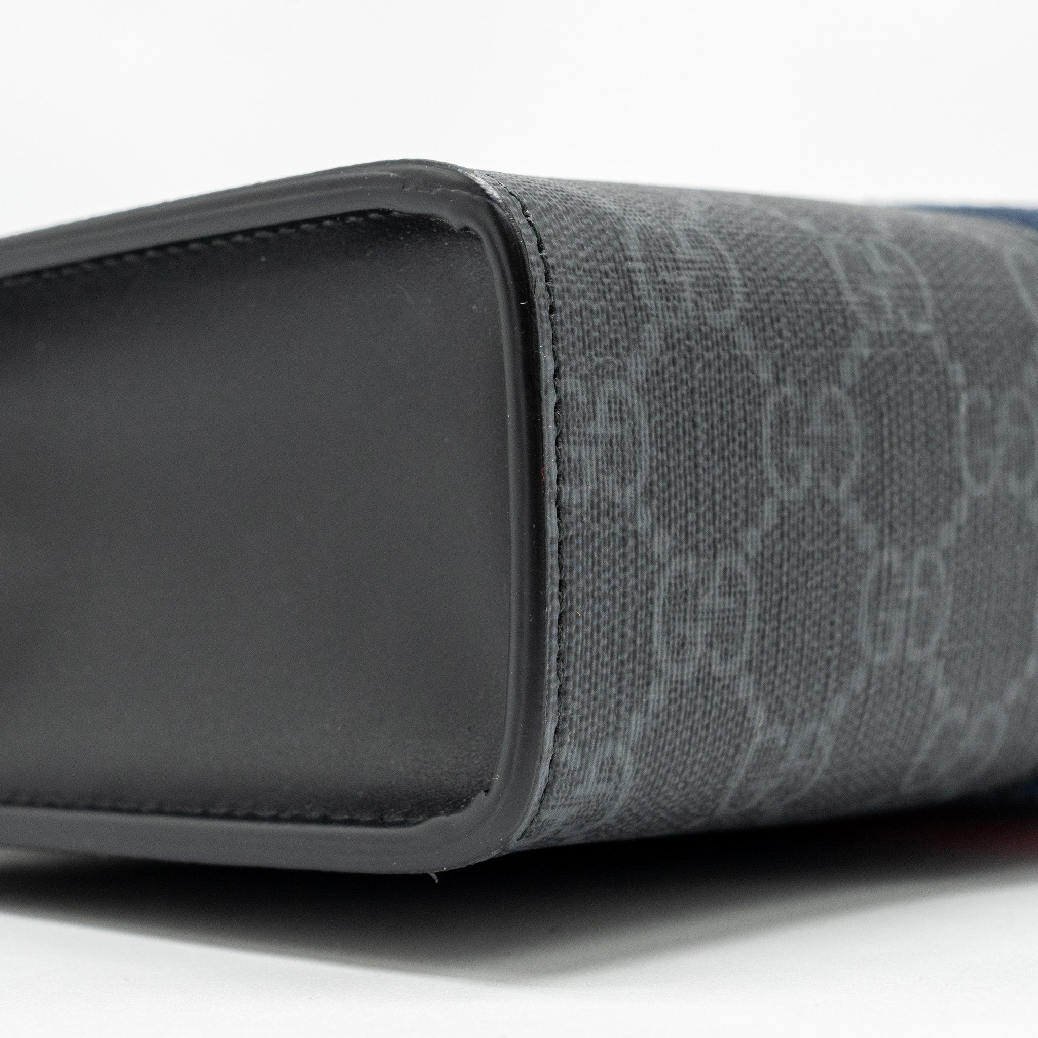 gucci-gg-supreme-canvas-leather-zip-clutch-black-multicolour-shw