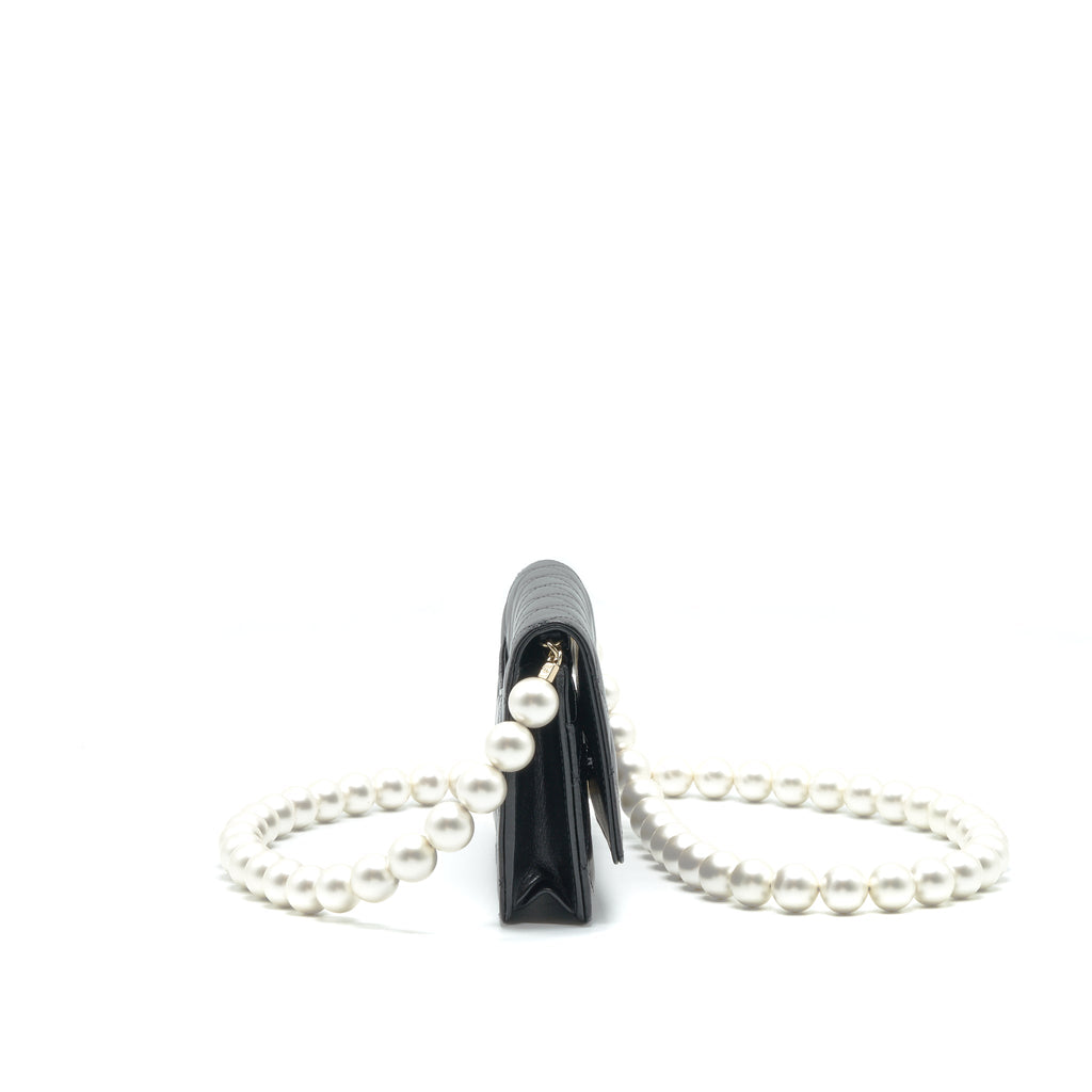 chanel-giant-pearl-crush-wallet-on-chain-black