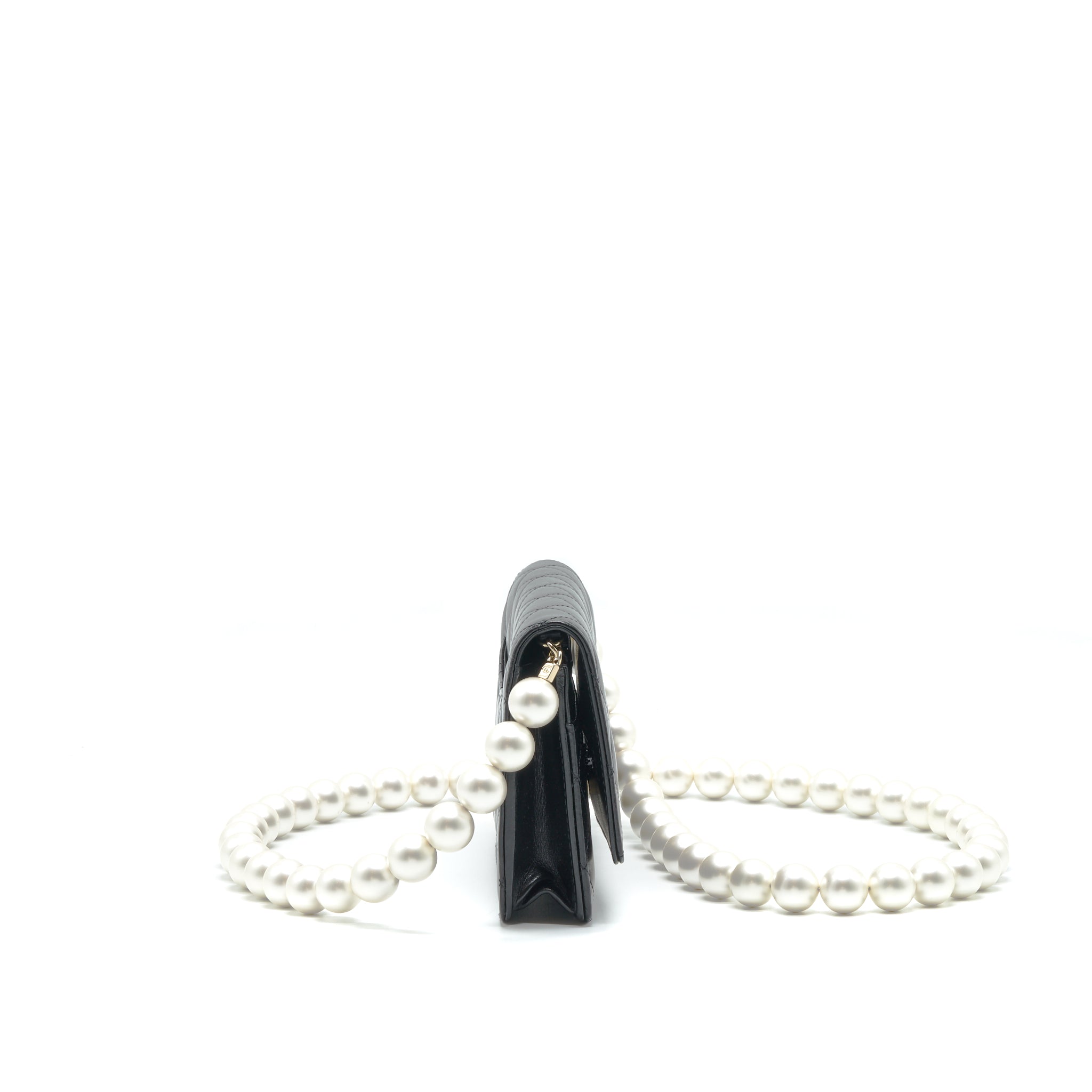chanel-giant-pearl-crush-wallet-on-chain-black