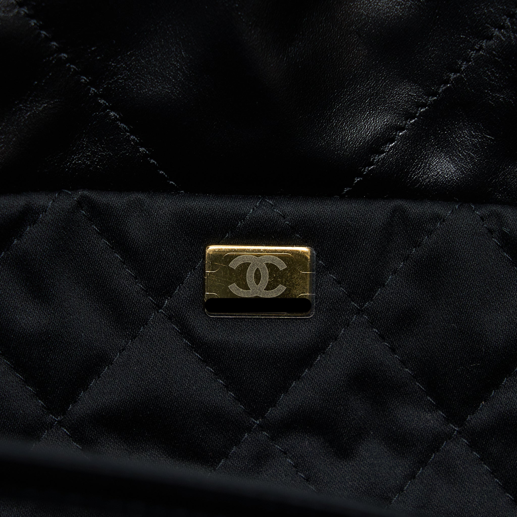 chanel-small-22-bag-calfskin-black-ghw-microchip