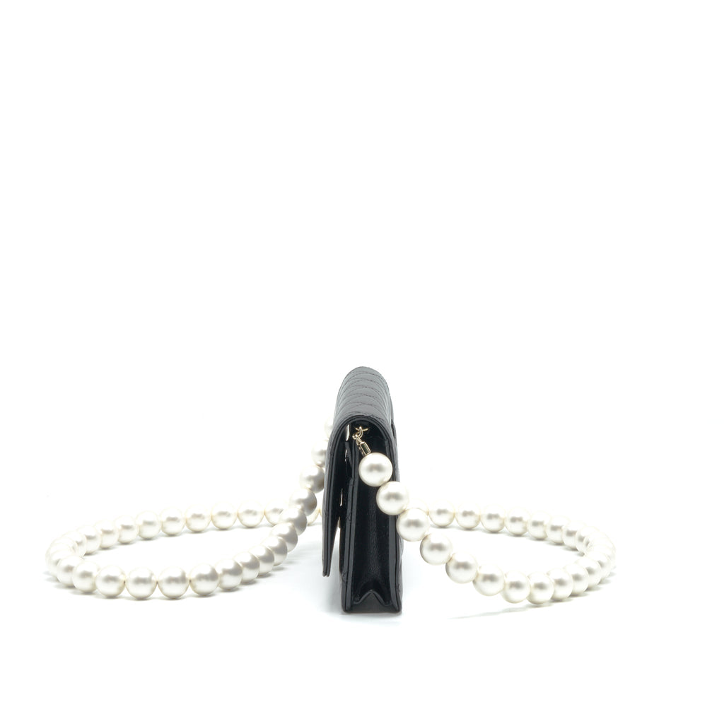 chanel-giant-pearl-crush-wallet-on-chain-black