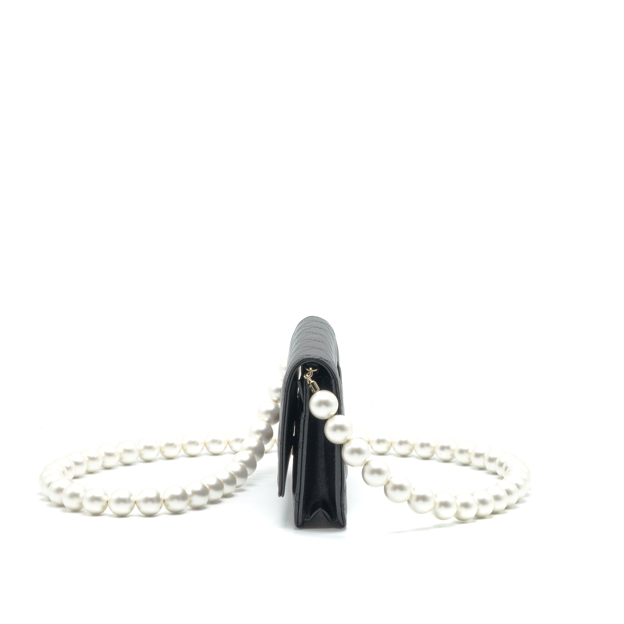 chanel-giant-pearl-crush-wallet-on-chain-black