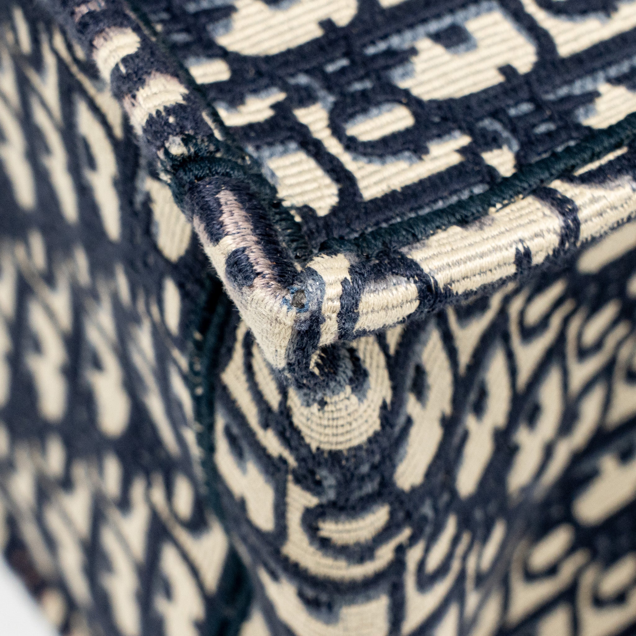 dior-medium-book-tote-oblique-embroidery-ecru-blue