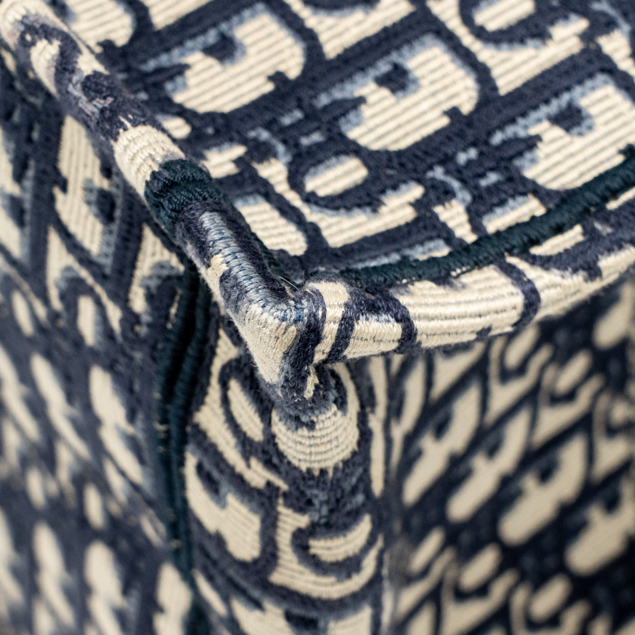 dior-medium-book-tote-oblique-embroidery-ecru-blue