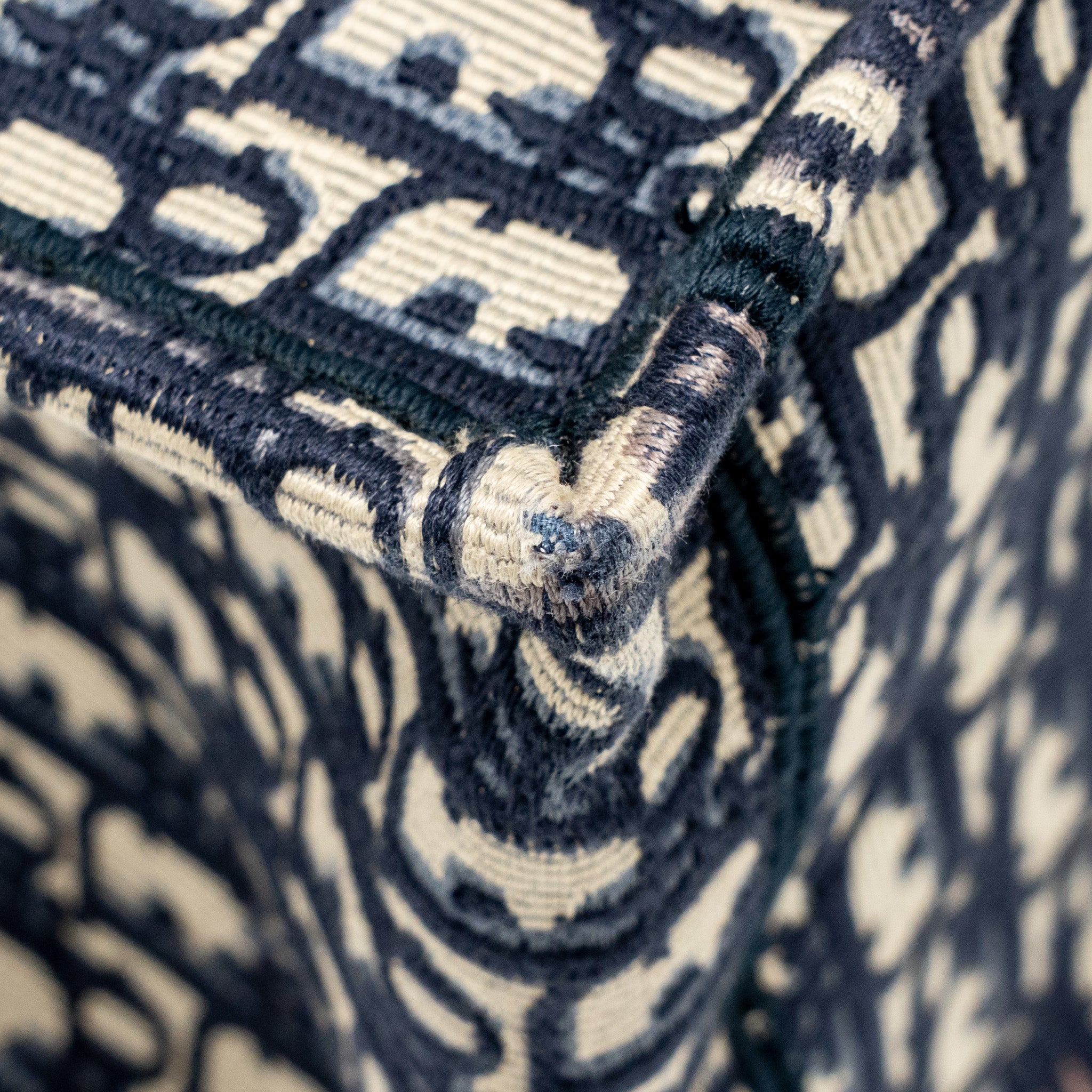 dior-medium-book-tote-oblique-embroidery-ecru-blue