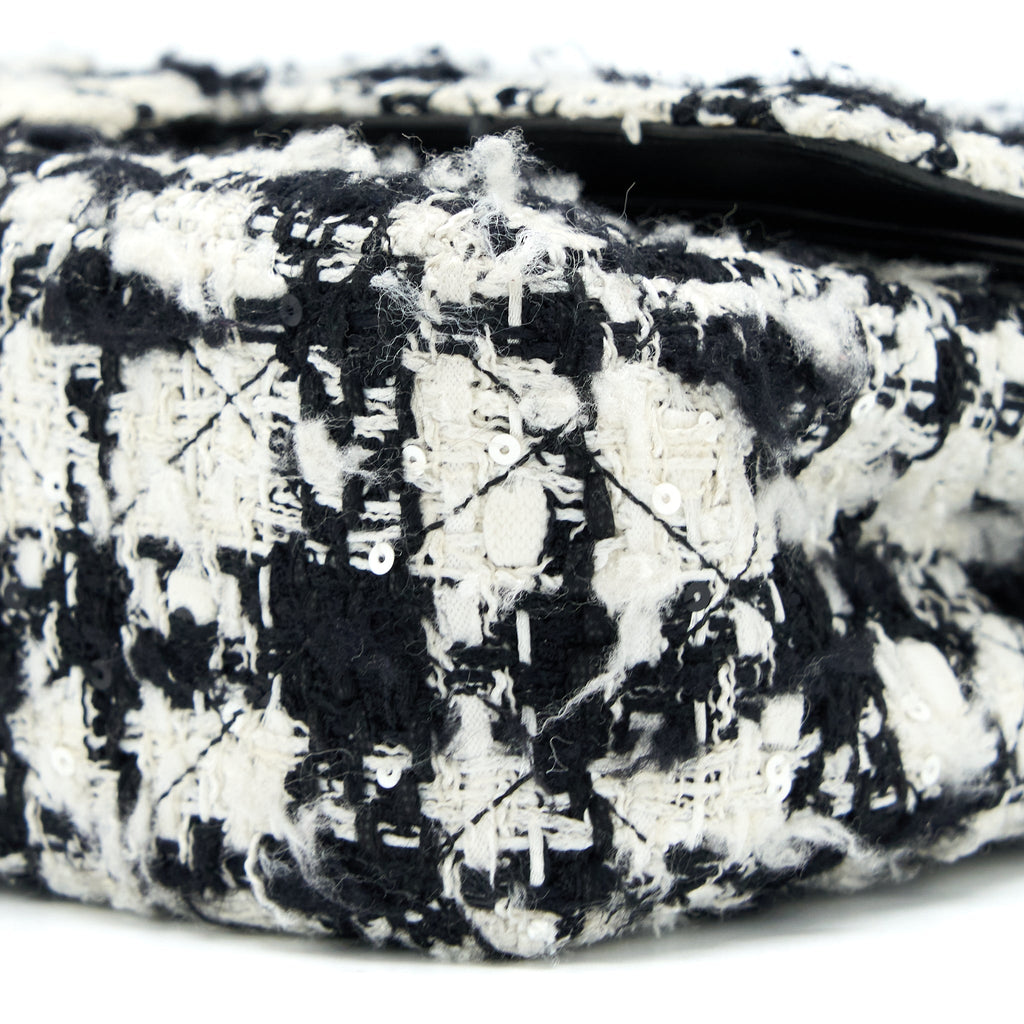 chanel-vintage-medium-classic-flap-bag-tweed-black-and-white-shw