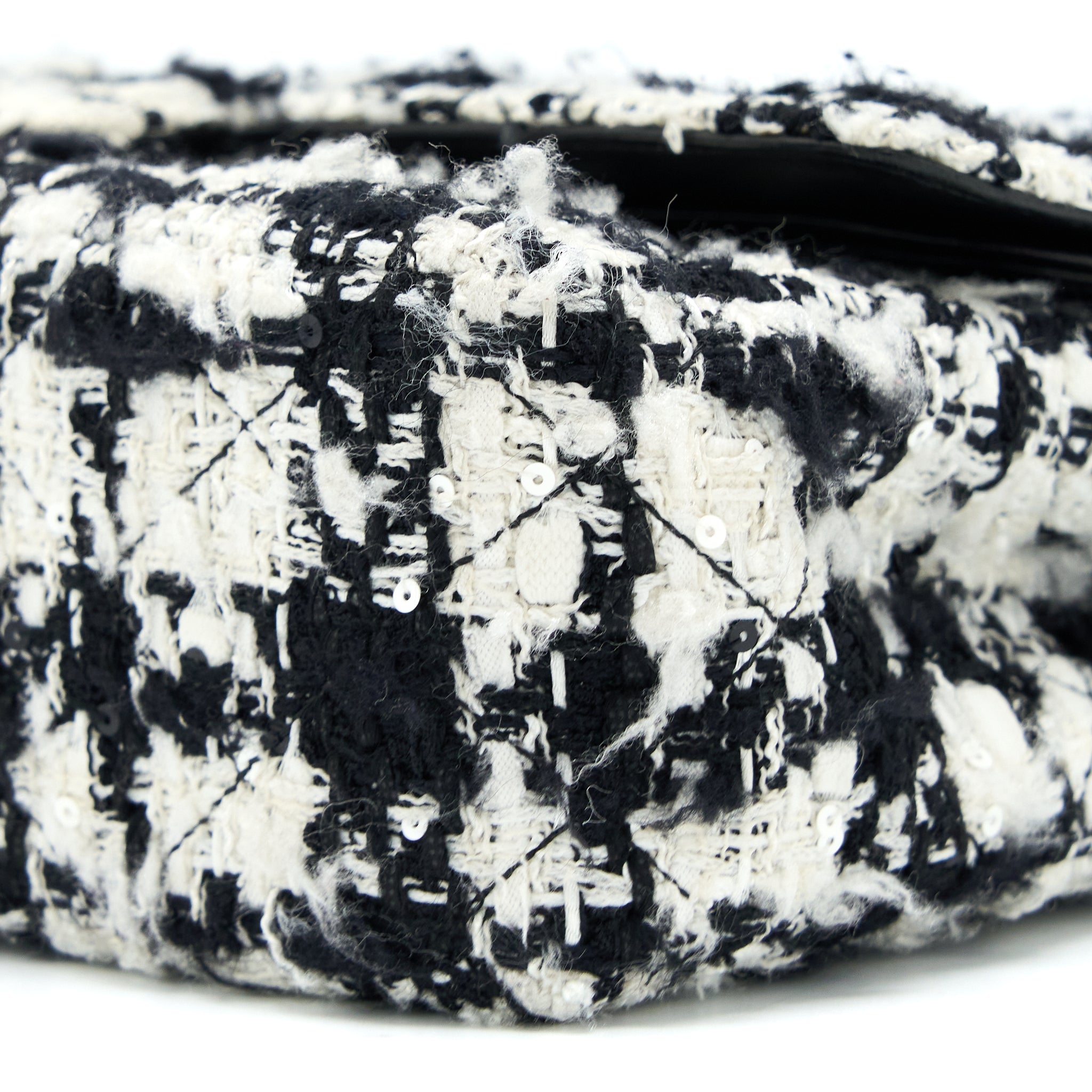 chanel-vintage-medium-classic-flap-bag-tweed-black-and-white-shw