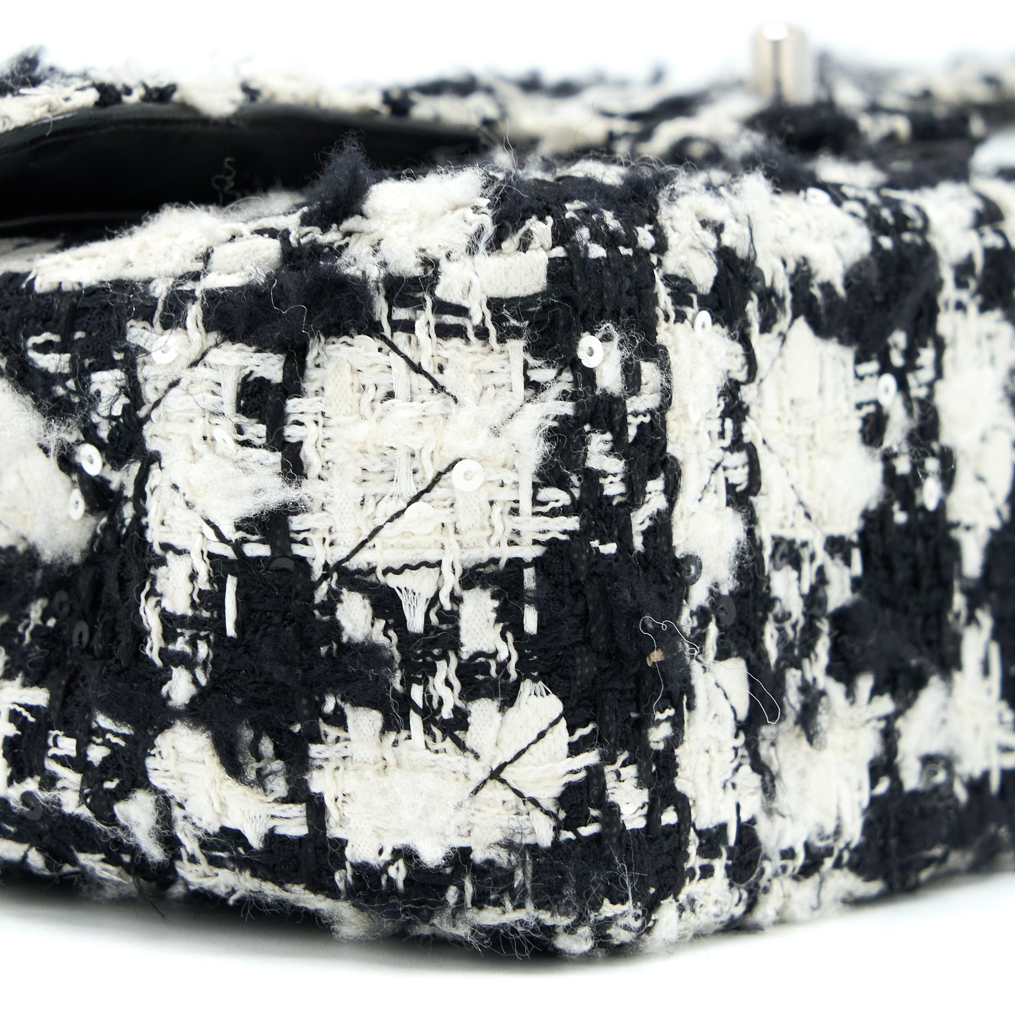 chanel-vintage-medium-classic-flap-bag-tweed-black-and-white-shw