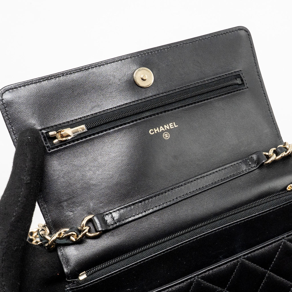 chanel-coco-charm-wallet-on-chain-lambskin-black-lghw-1