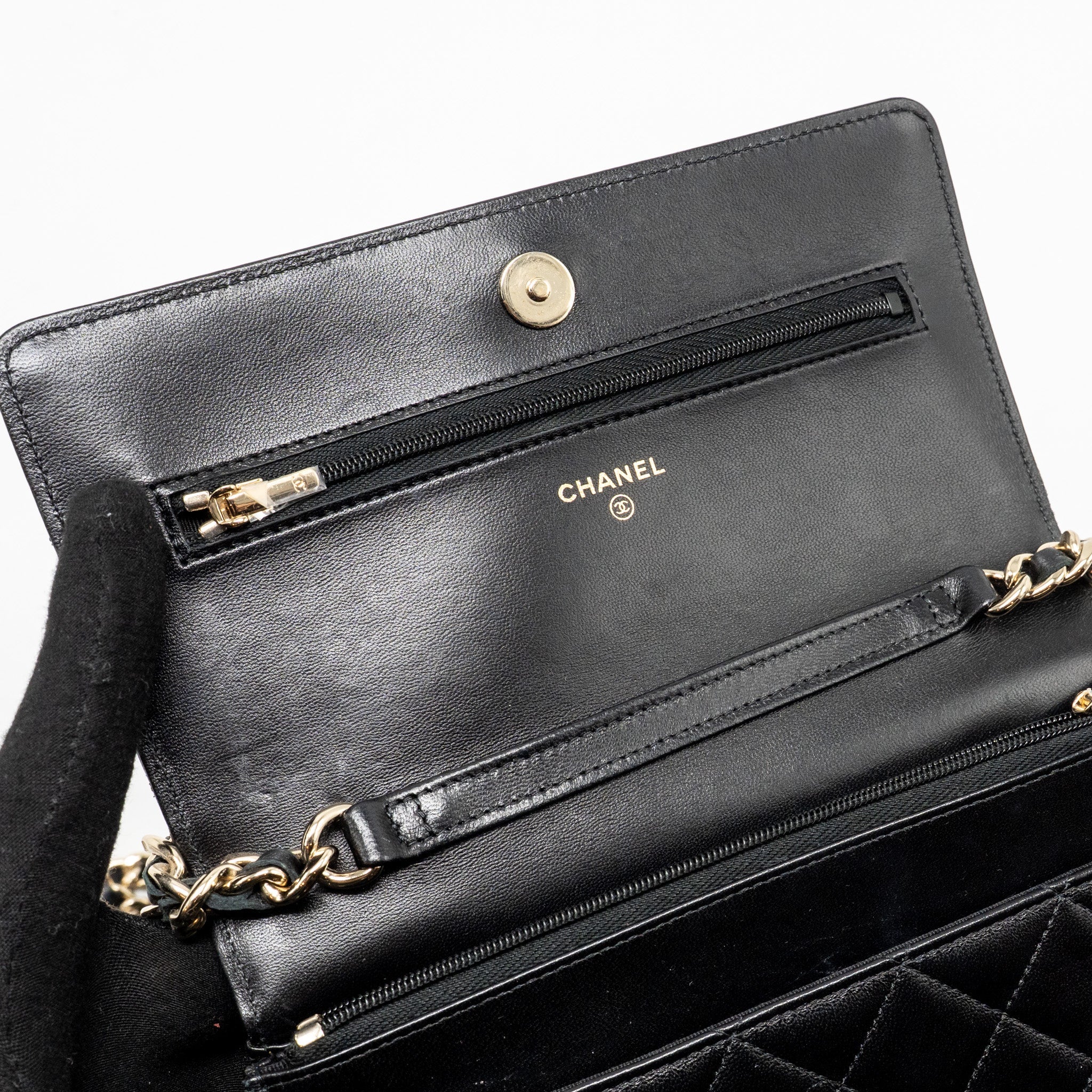 chanel-coco-charm-wallet-on-chain-lambskin-black-lghw-1