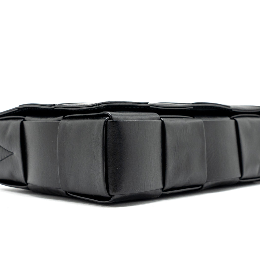 bottega-veneta-small-cassette-bag-lambskin-black-shw