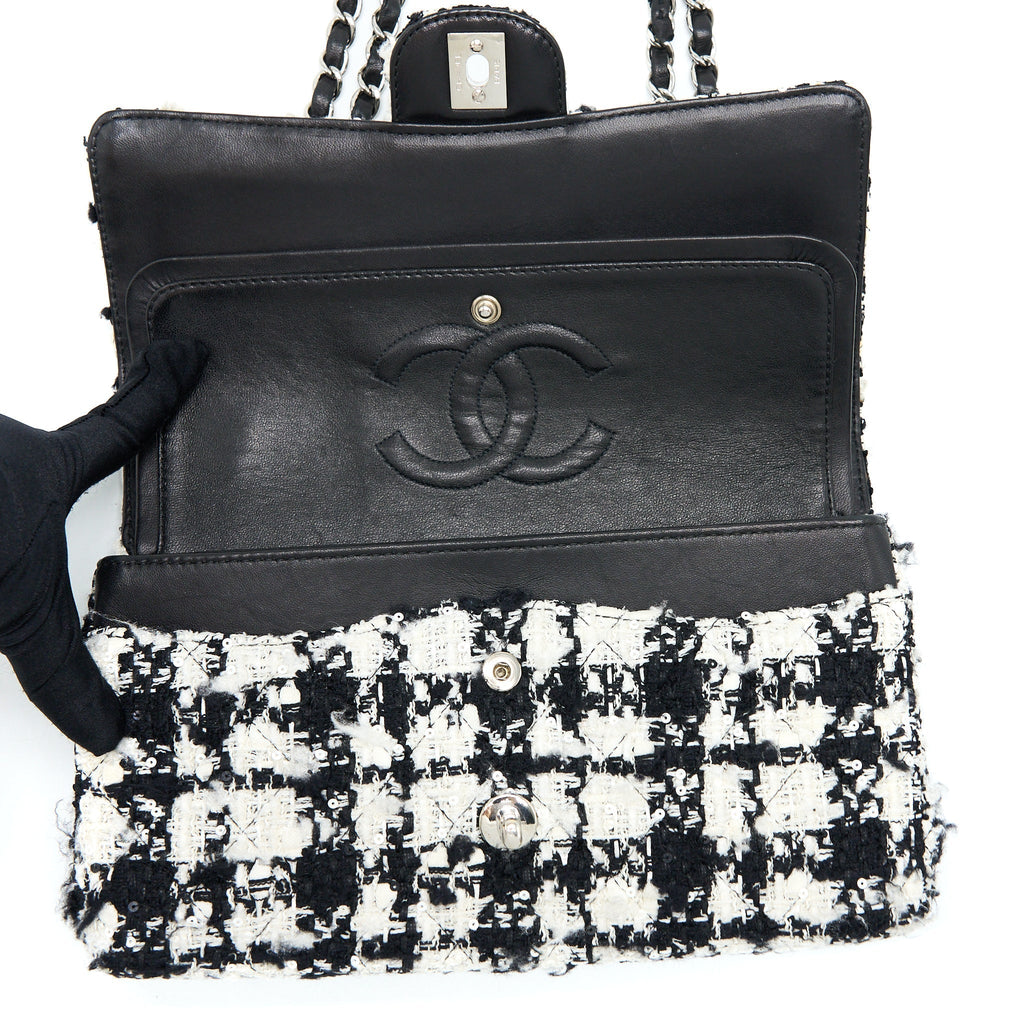 chanel-vintage-medium-classic-flap-bag-tweed-black-and-white-shw