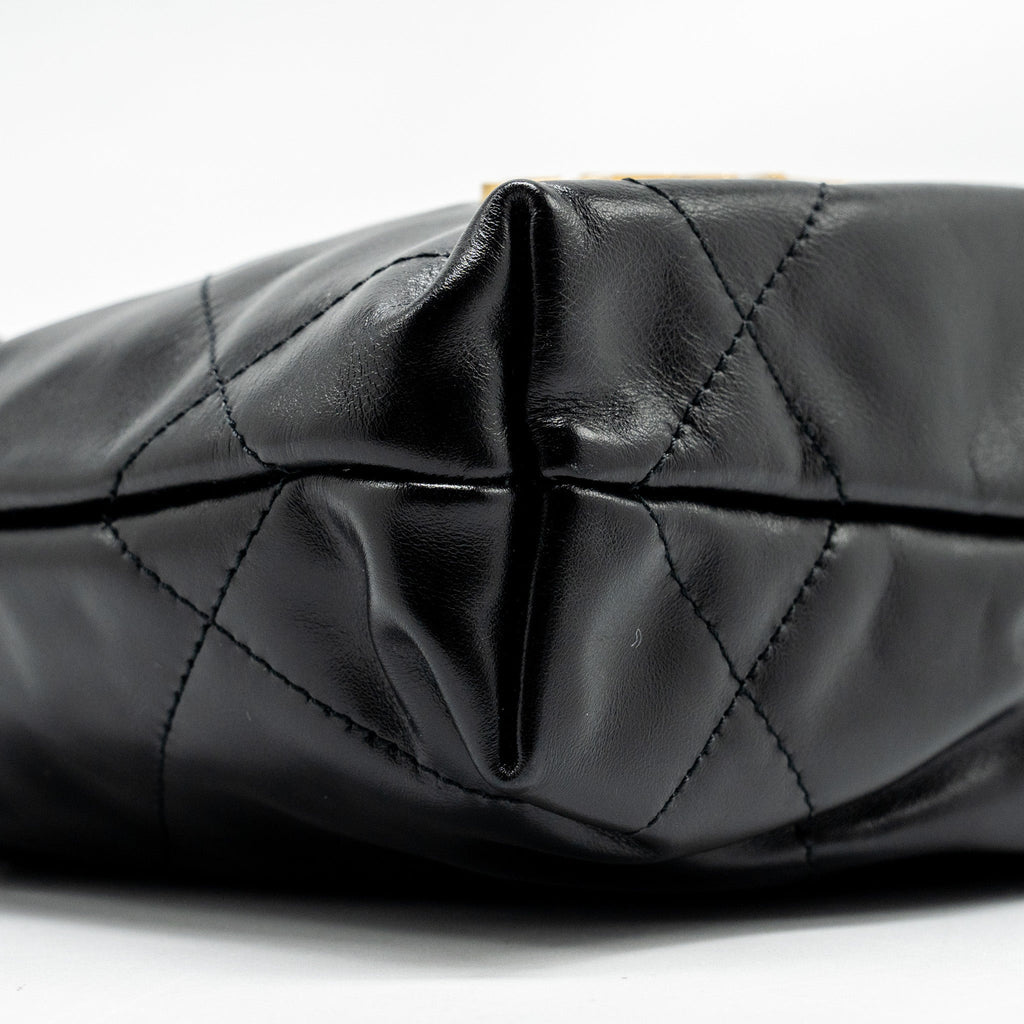 chanel-mini-22-bag-black