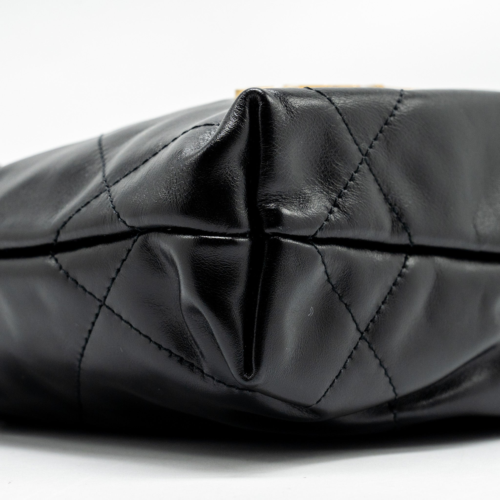 chanel-mini-22-bag-black