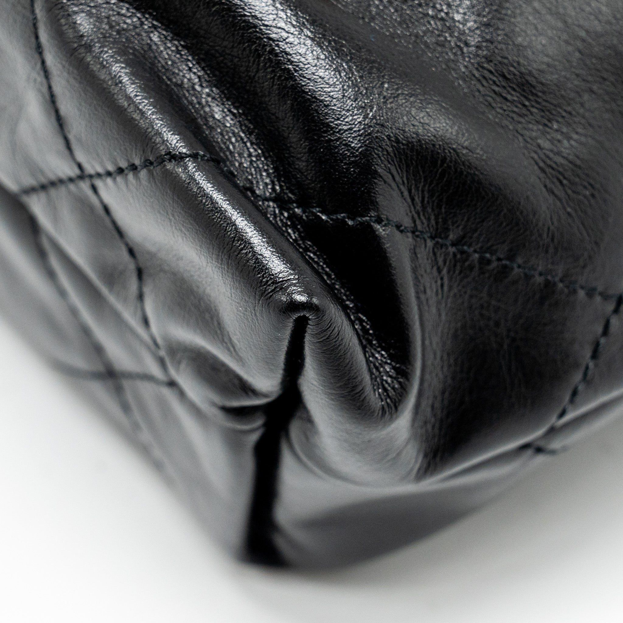 chanel-mini-22-bag-black