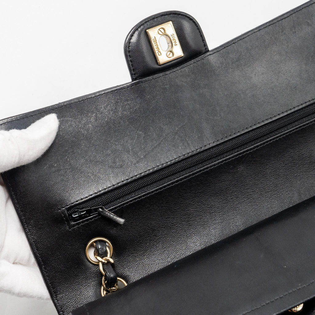 chanel-medium-classic-double-flap-bag-chevron-lambskin-black-lghw-copy-1
