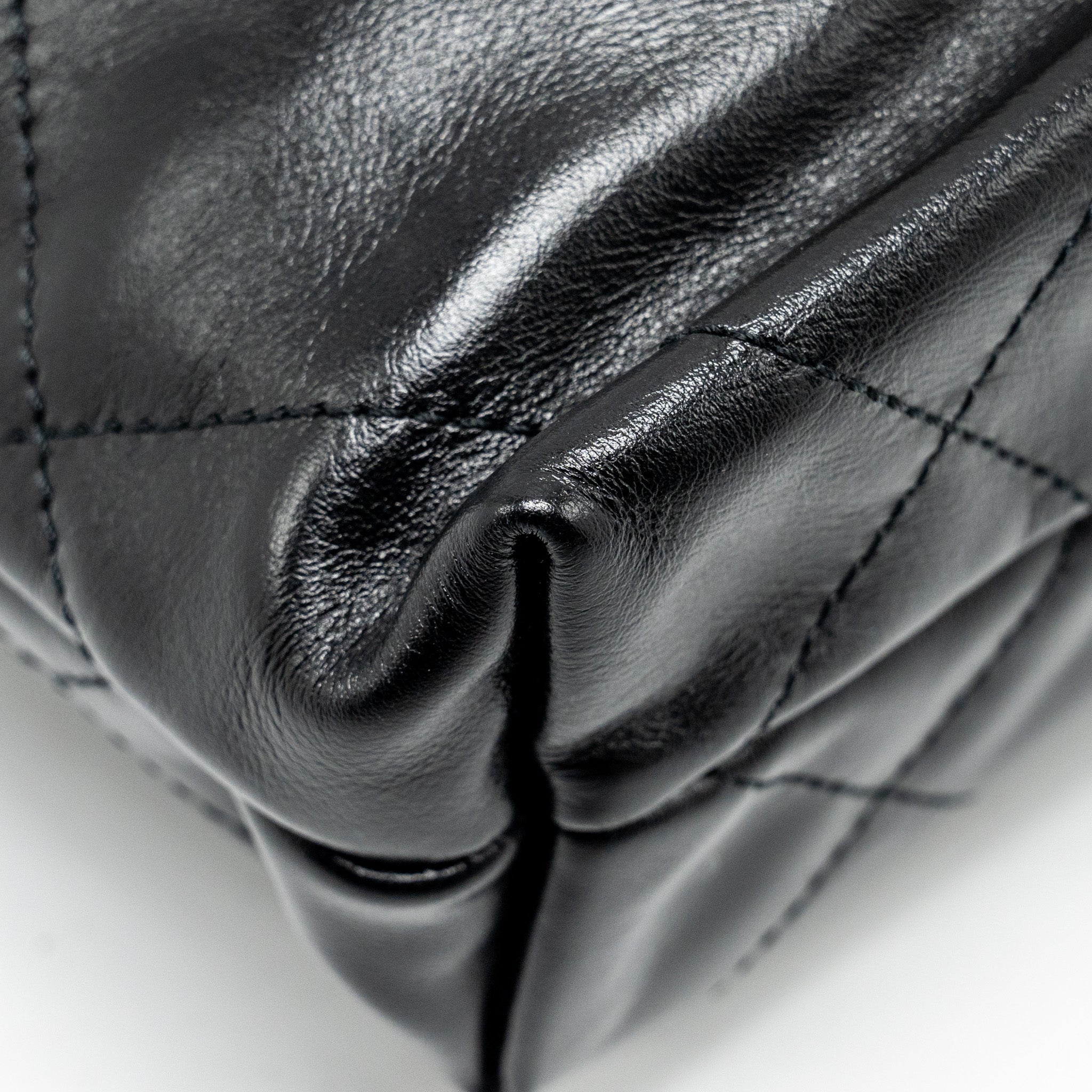 chanel-mini-22-bag-black