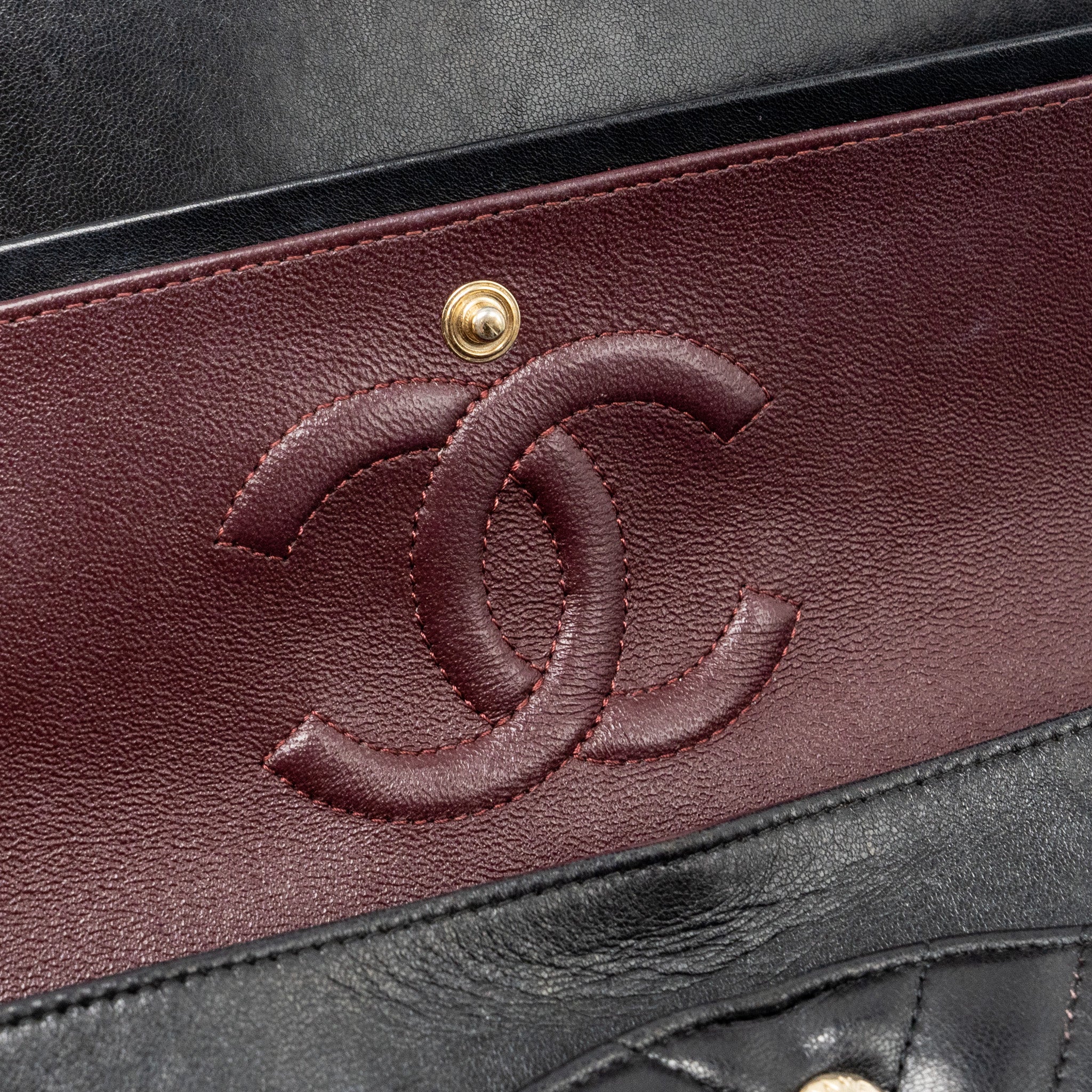 chanel-medium-classic-double-flap-bag-chevron-lambskin-black-lghw-copy-1