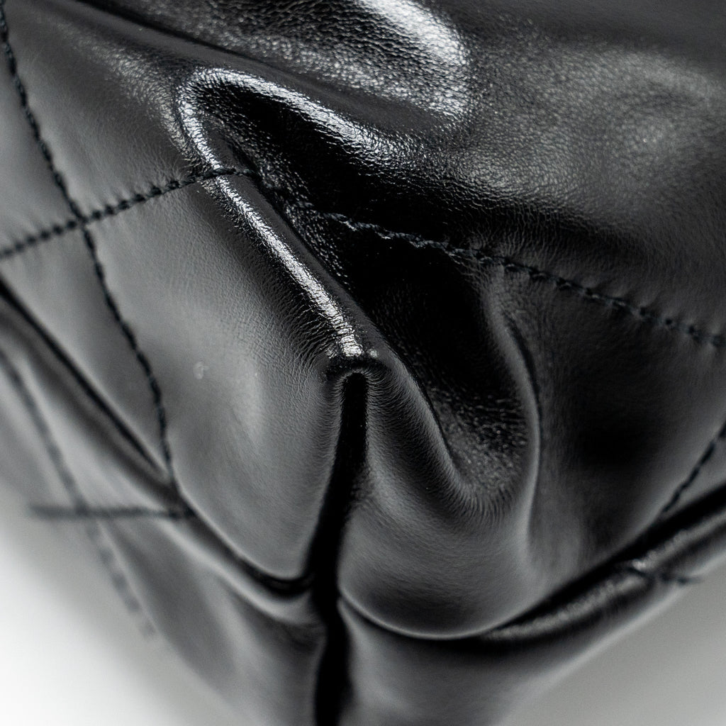 chanel-mini-22-bag-black